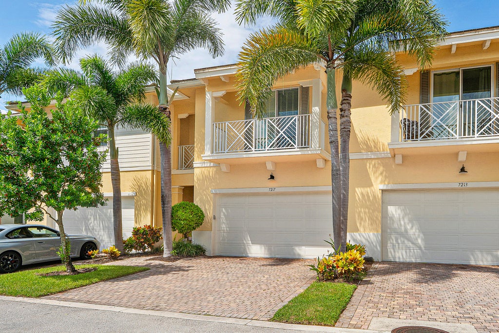 Photo of 7217 Oxford Court, Palm Beach Gardens, FL 33418 (MLS # B26079782)