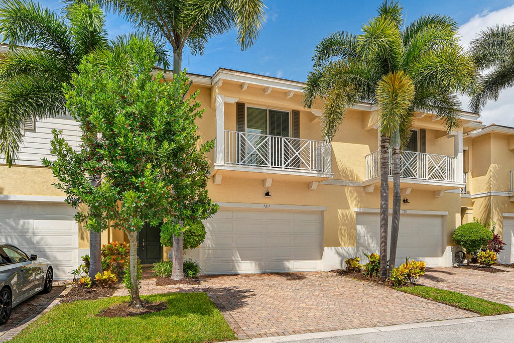 Photo of 7217 Oxford Court, Palm Beach Gardens, FL 33418 (MLS # B26079782)
