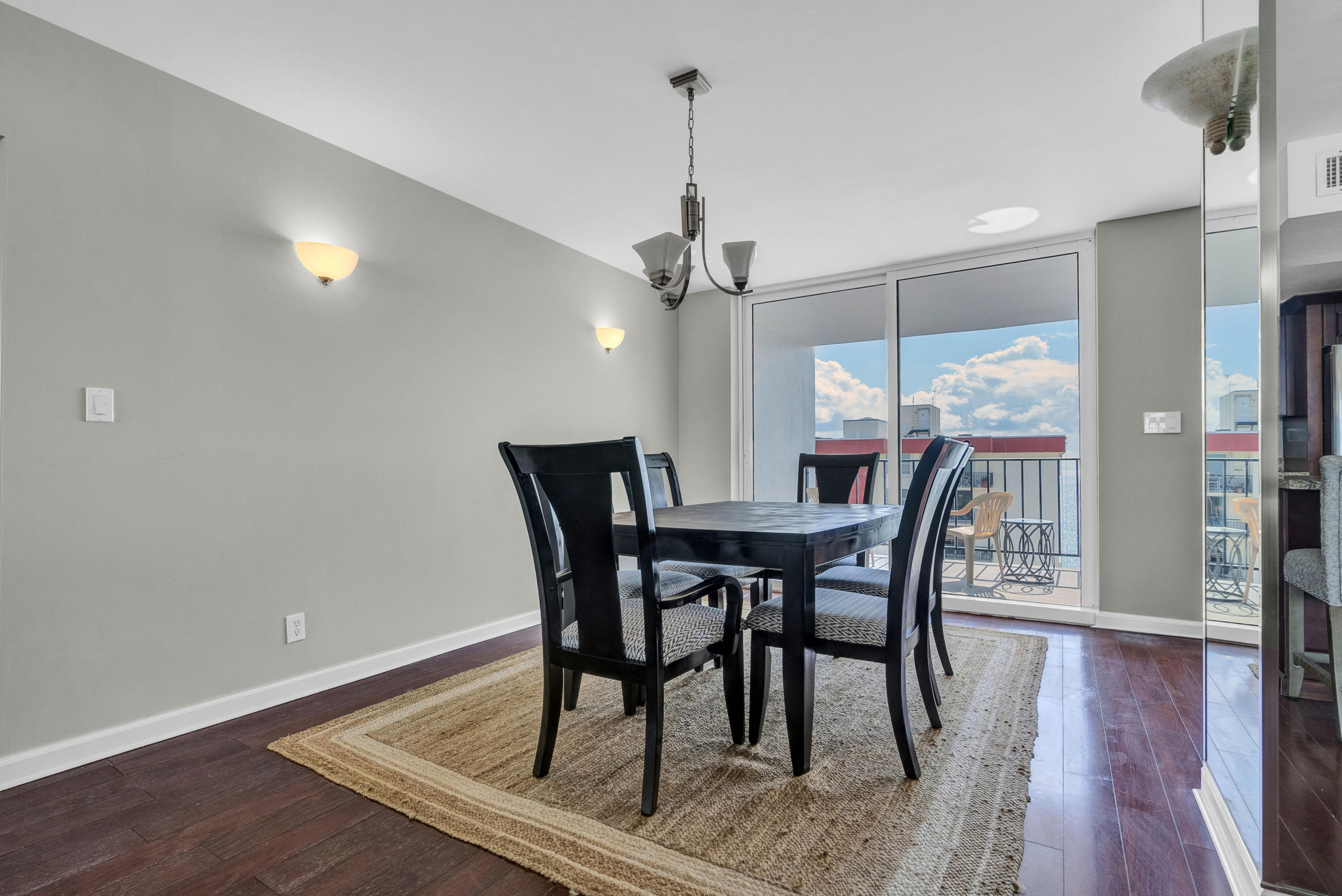 TRAFALGAR TOWERS CONDOMINIUM - Residential