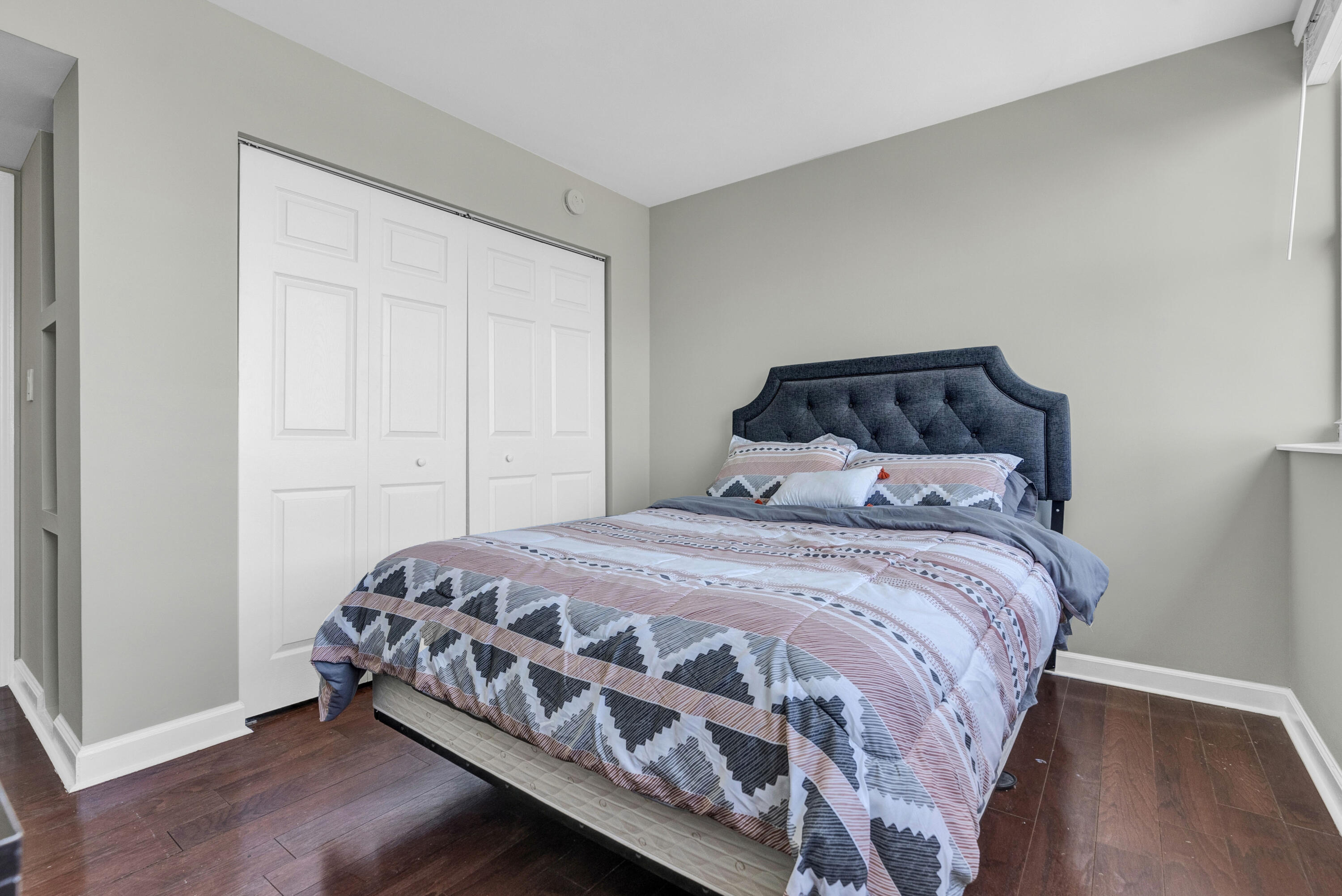 TRAFALGAR TOWERS CONDOMINIUM - Residential