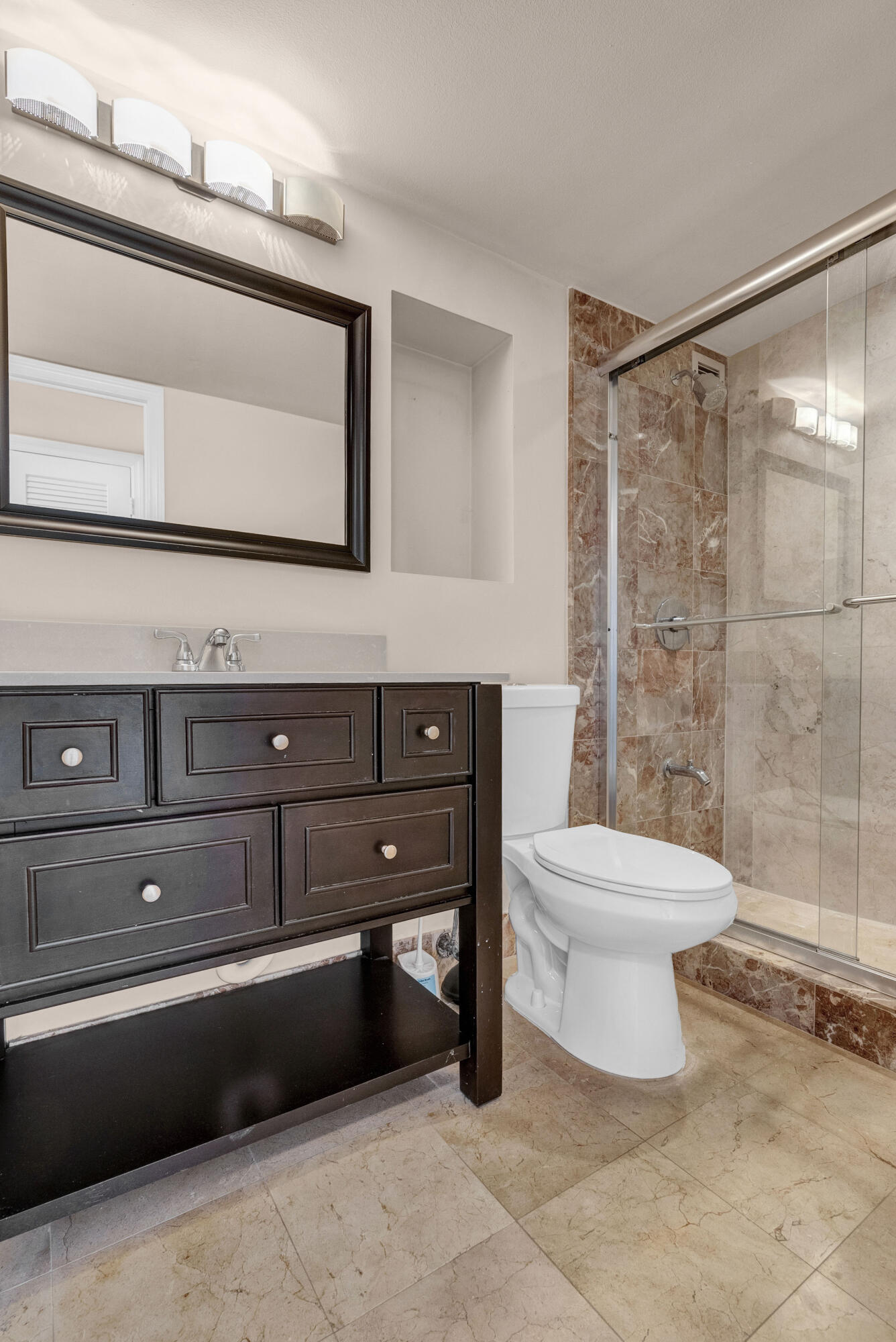 TRAFALGAR TOWERS CONDOMINIUM - Residential