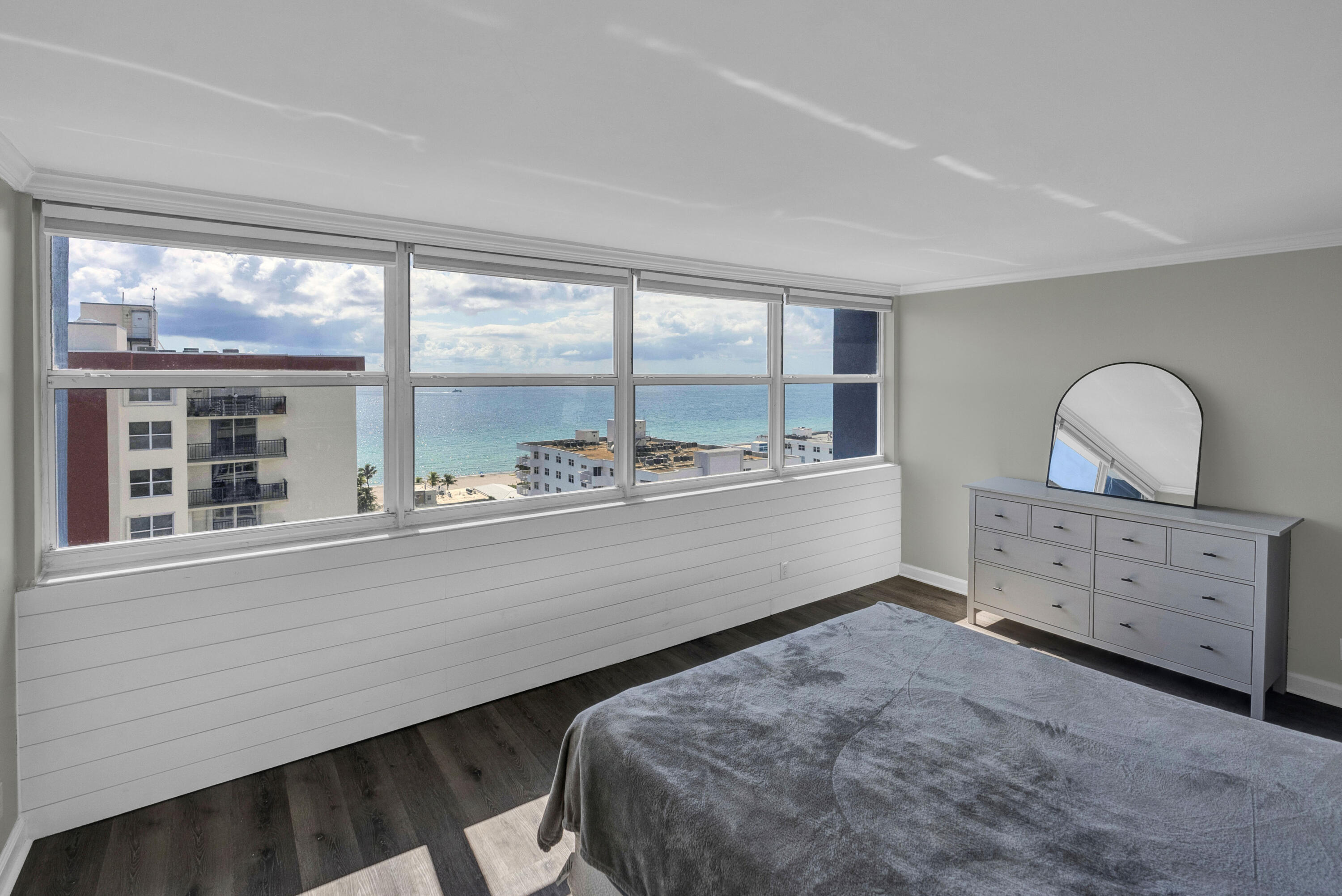 TRAFALGAR TOWERS CONDOMINIUM - Residential