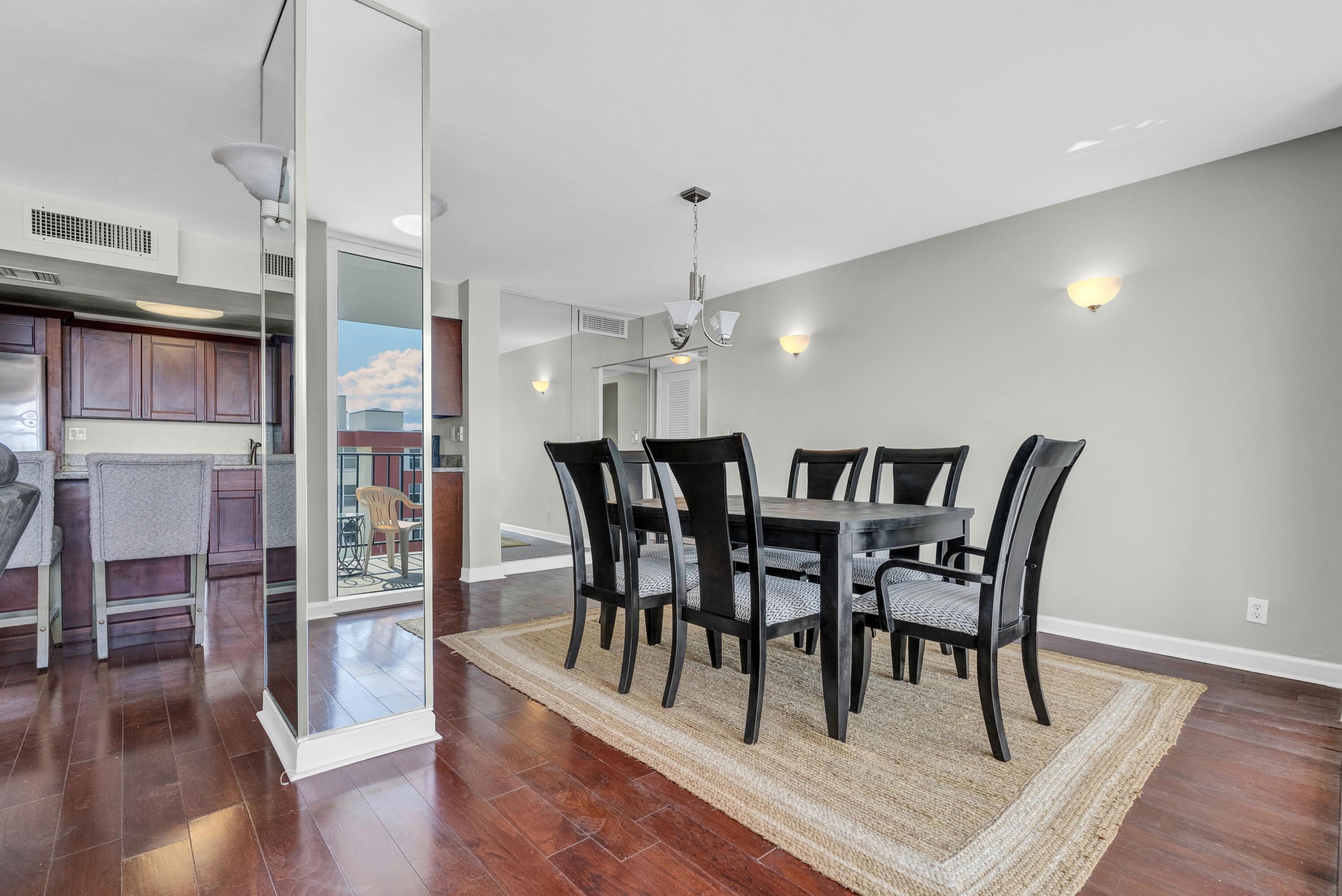 TRAFALGAR TOWERS CONDOMINIUM - Residential