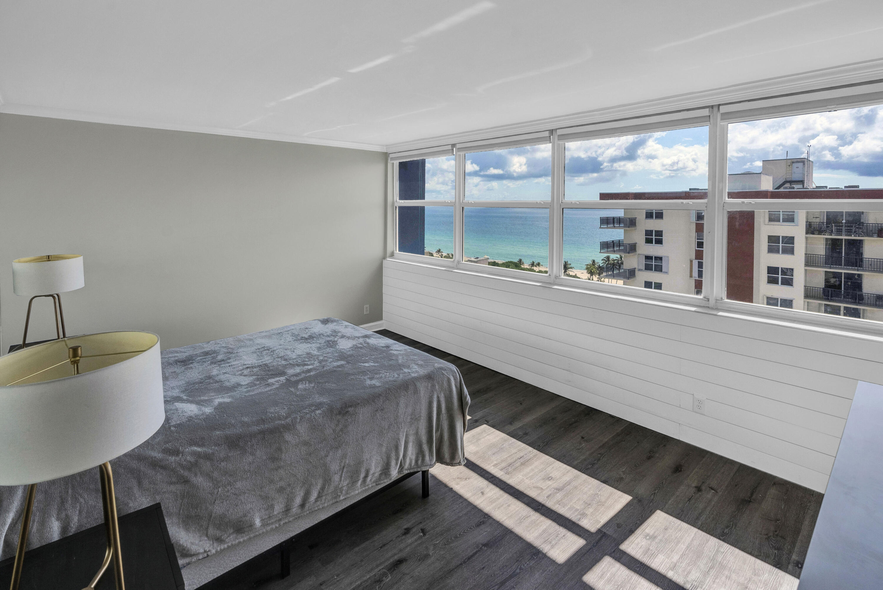 TRAFALGAR TOWERS CONDOMINIUM - Residential
