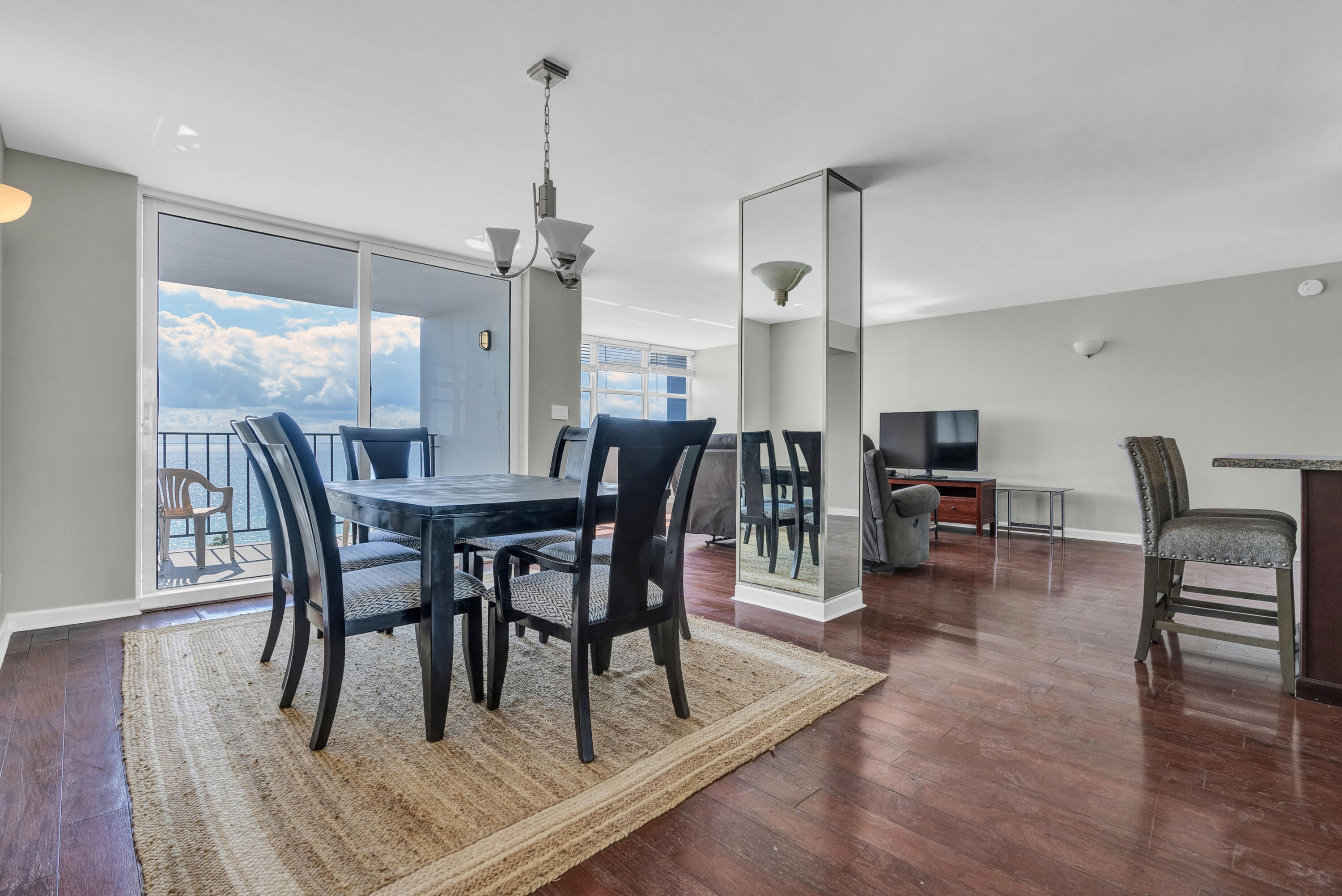 TRAFALGAR TOWERS CONDOMINIUM - Residential