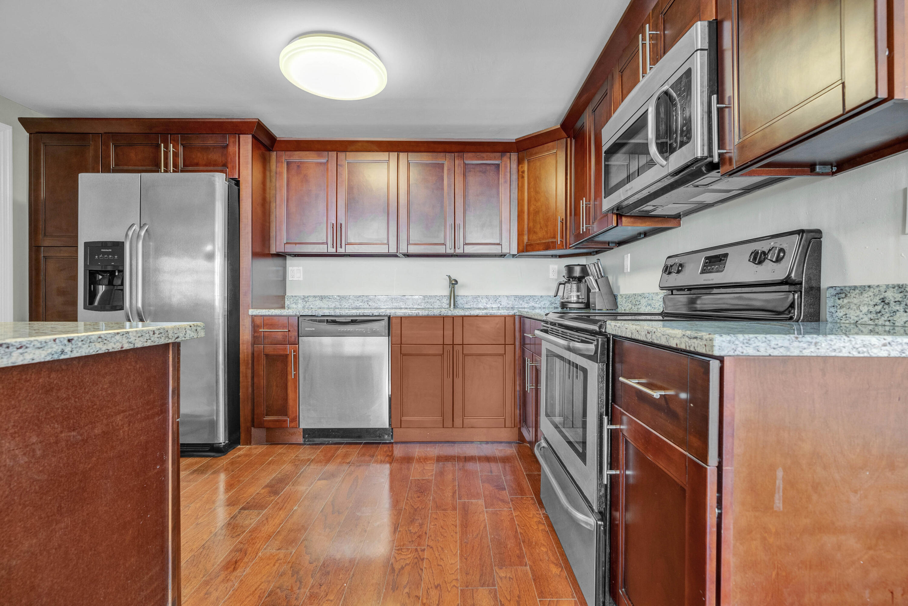 TRAFALGAR TOWERS CONDOMINIUM - Residential