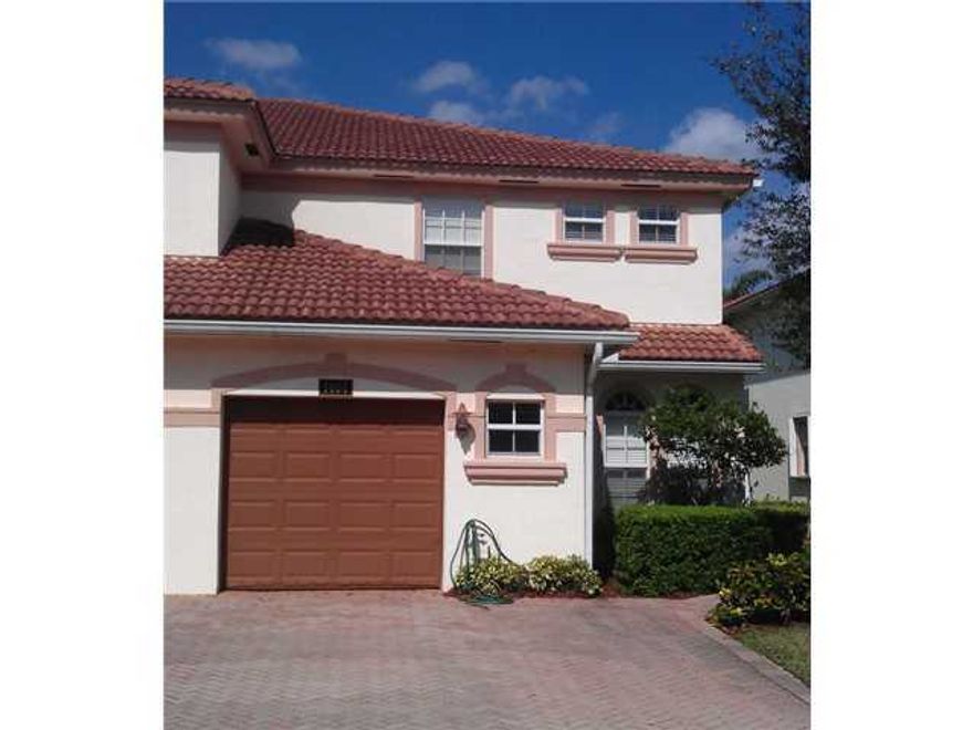 Spacious newer construction 4 bedroom townhome w/ beautiful kitchen, large living areas & serene water views. End unit w/ extra windows, garage, accordion hurricane shutters & diagonal laid tile in the living areas. Pets welcome on a case by case basis w/ deposit.