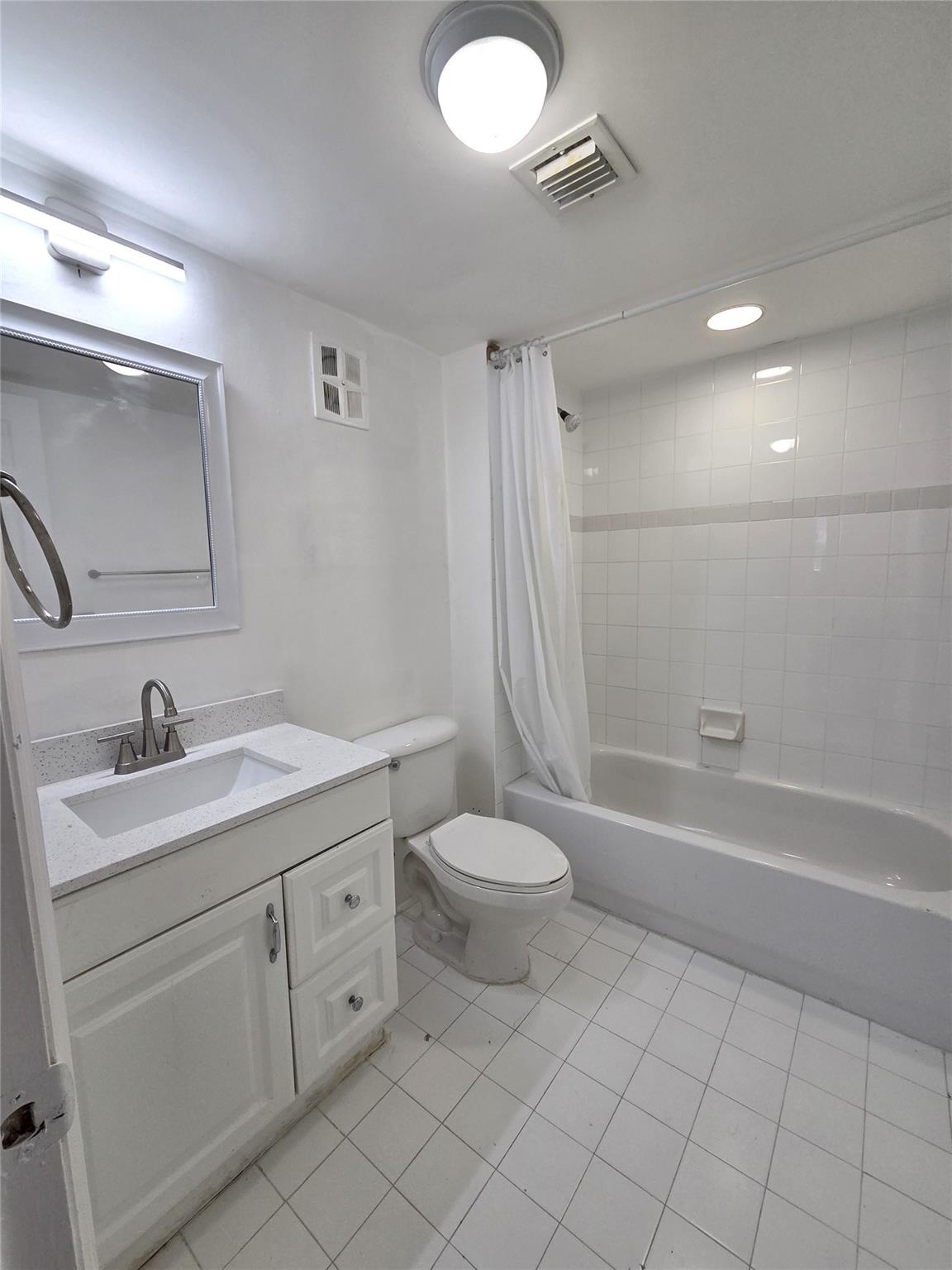 VERSAILLES GARDENS - Residential Lease