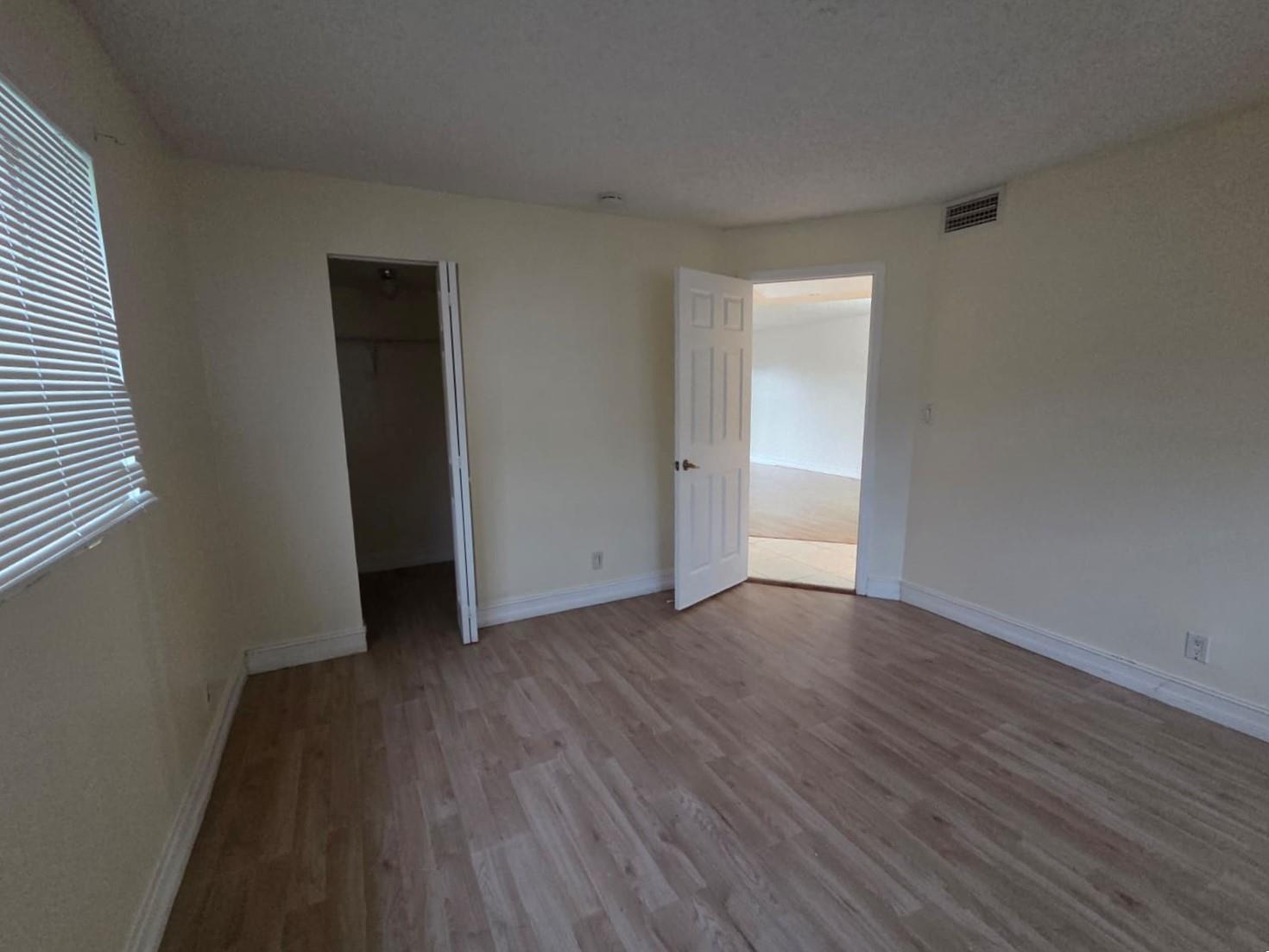 VERSAILLES GARDENS - Residential Lease