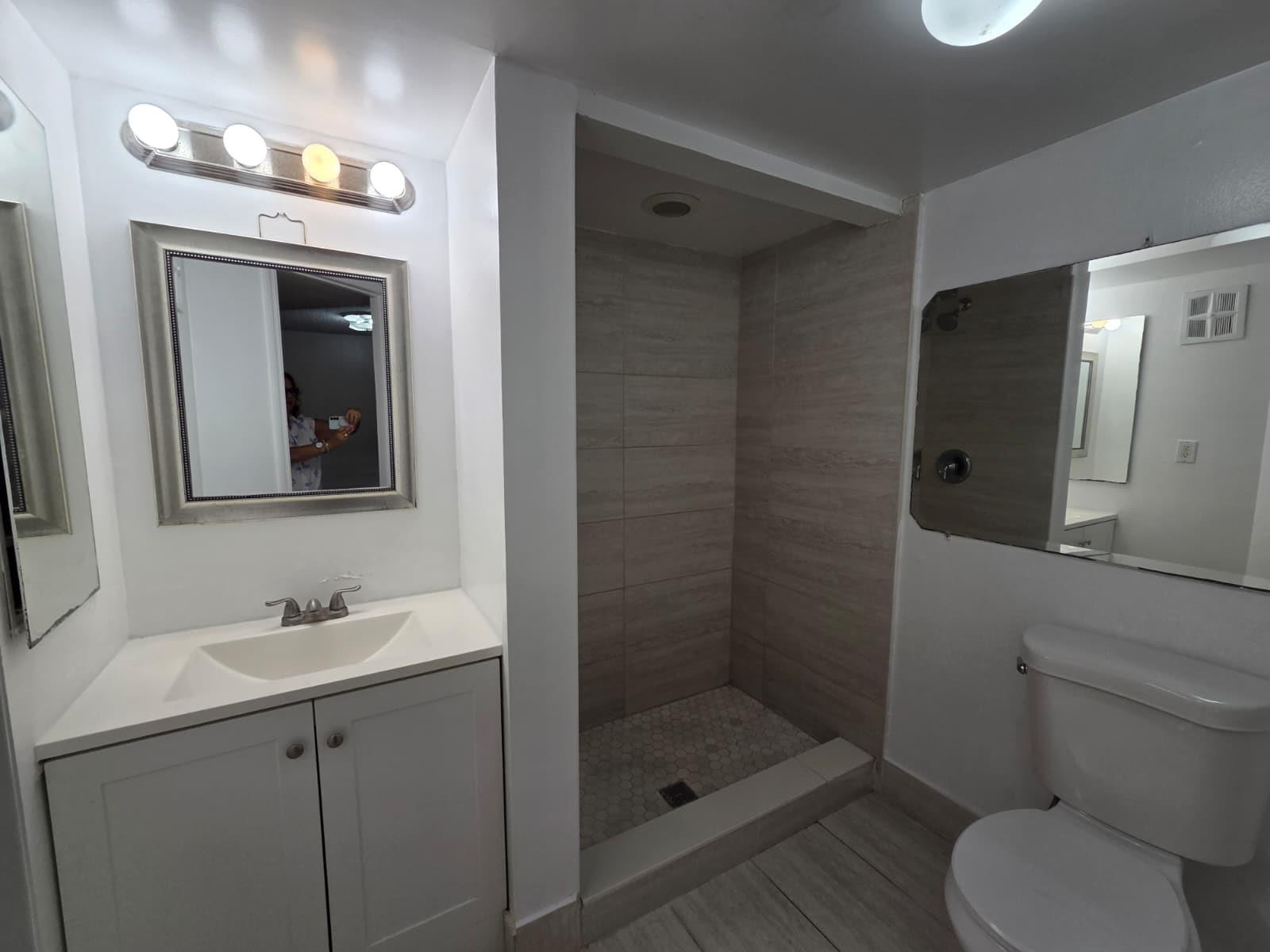 VERSAILLES GARDENS - Residential Lease