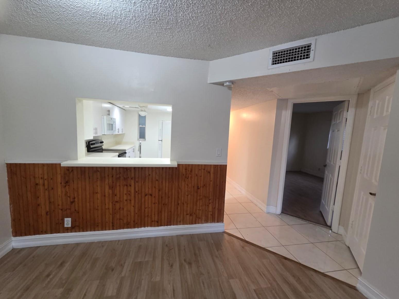 VERSAILLES GARDENS - Residential Lease