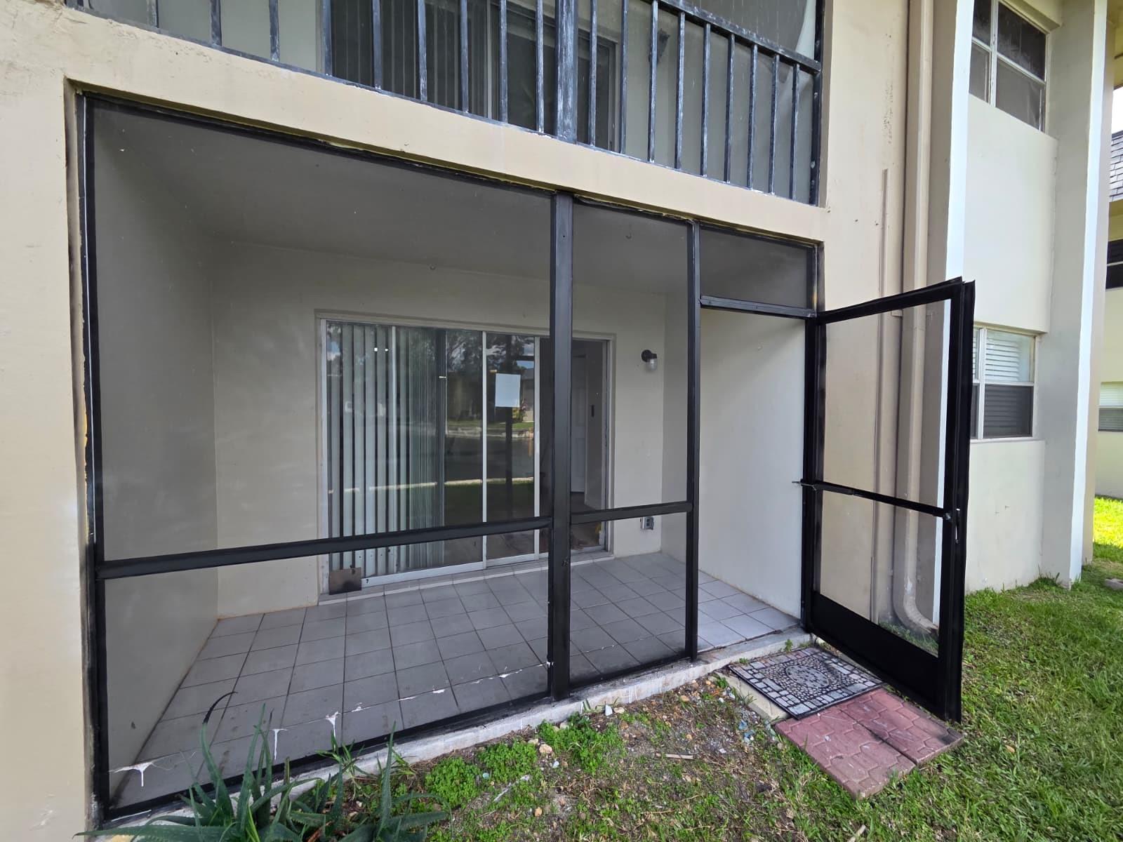 VERSAILLES GARDENS - Residential Lease