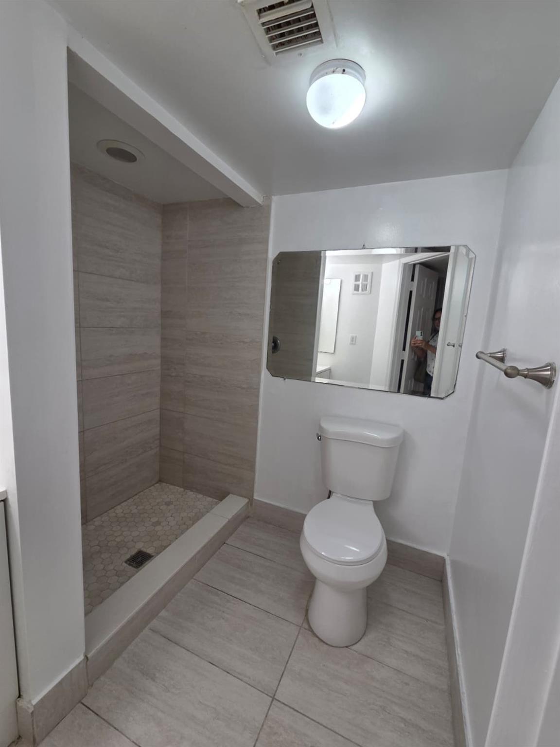 VERSAILLES GARDENS - Residential Lease
