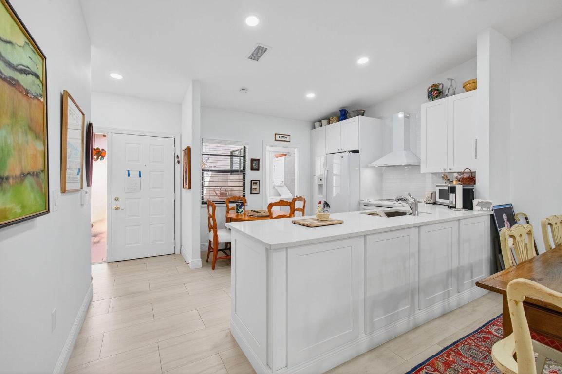 HUNTINGTON POINTE - Residential