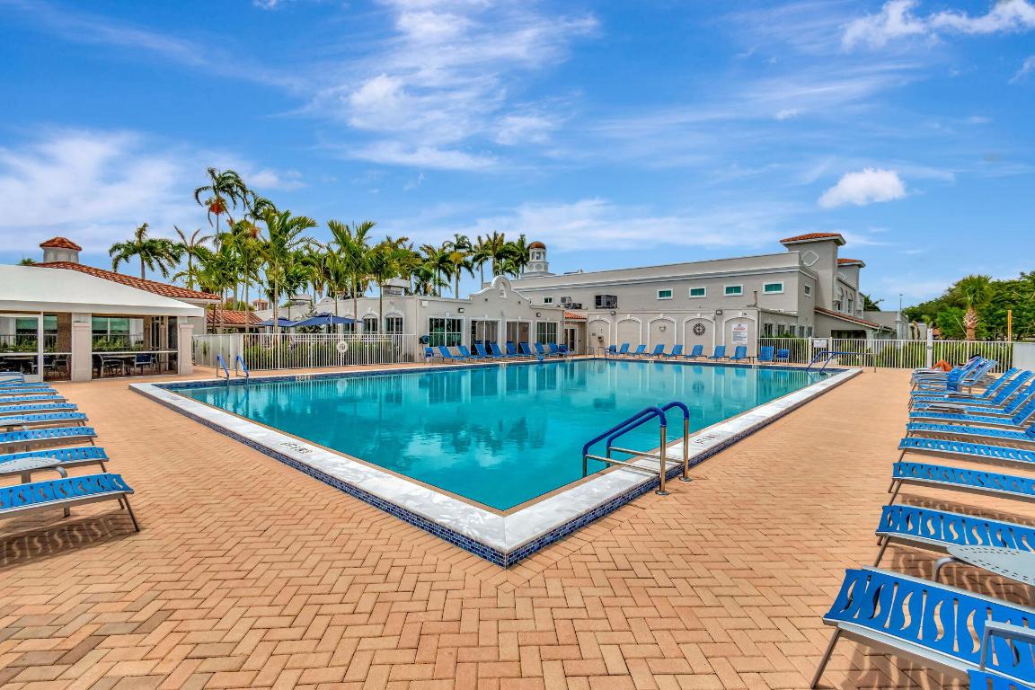 HUNTINGTON POINTE - Residential