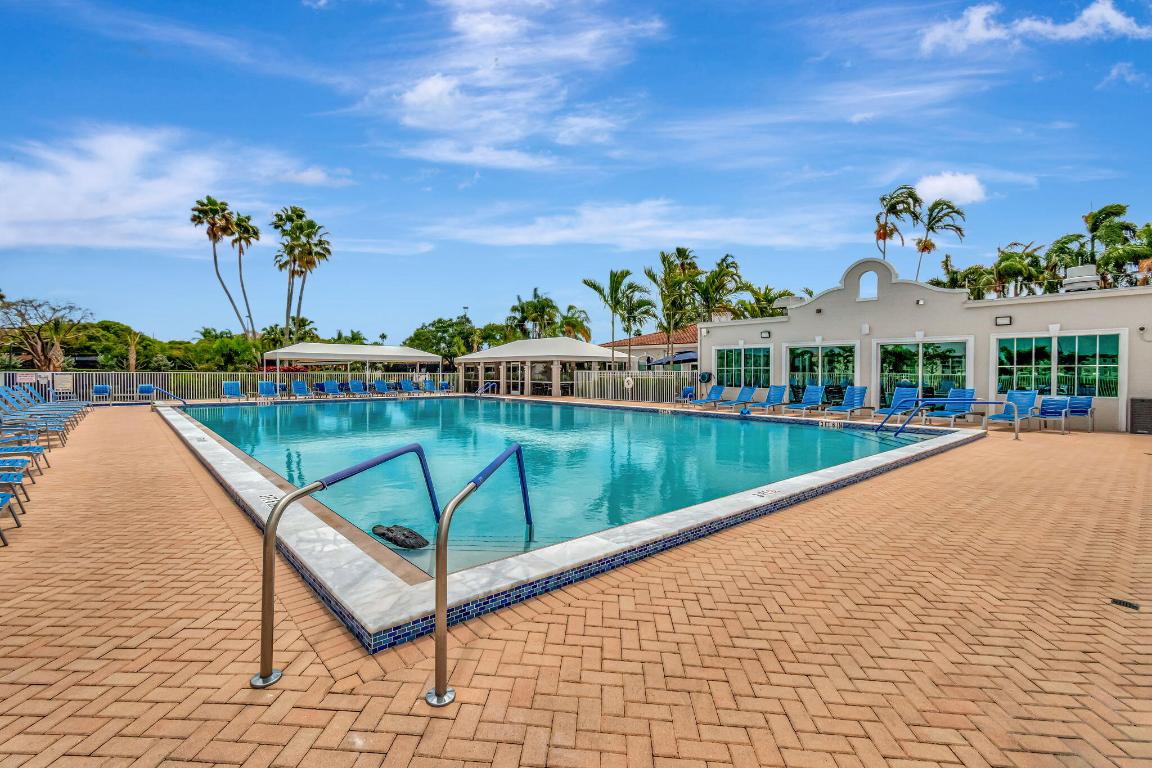 HUNTINGTON POINTE - Residential