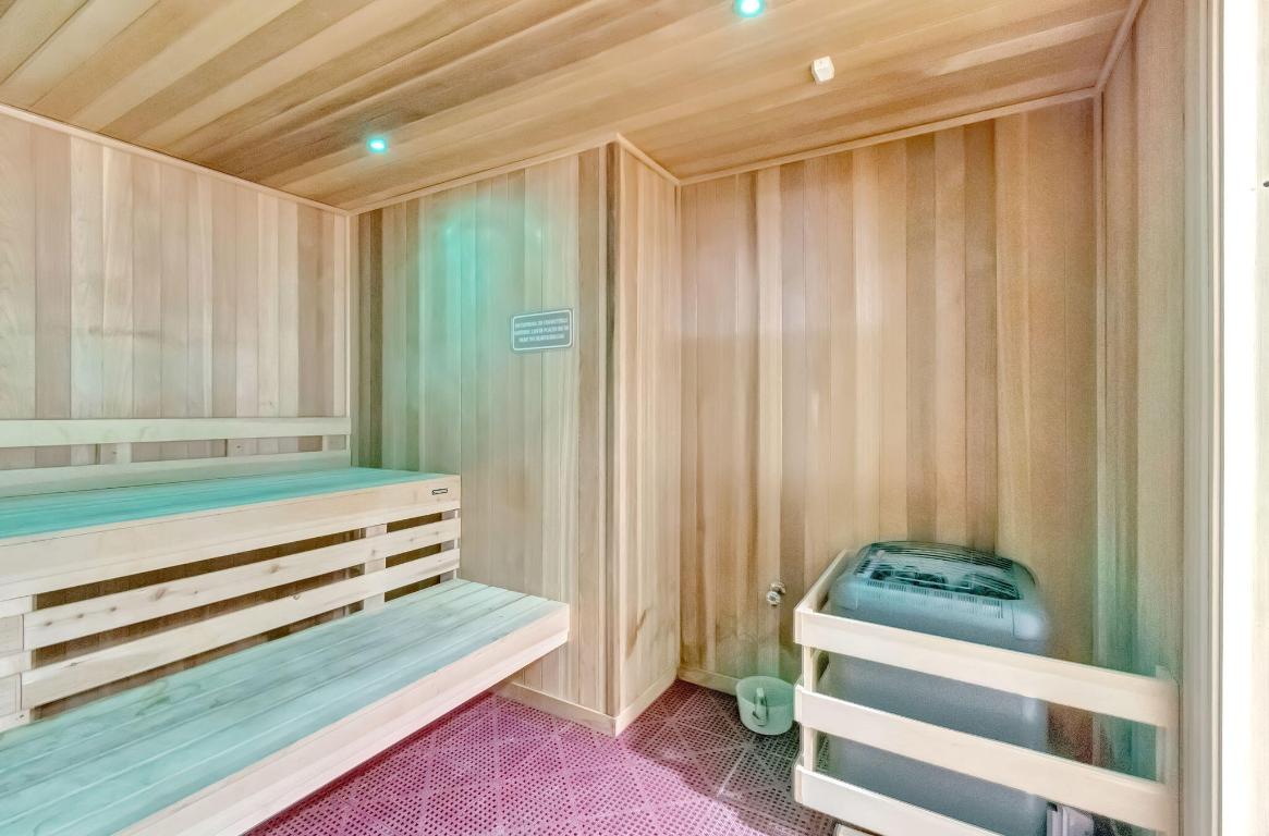 HUNTINGTON POINTE - Residential