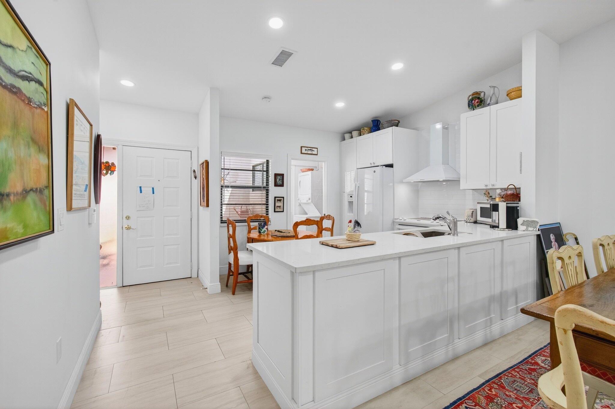 HUNTINGTON POINTE - Residential