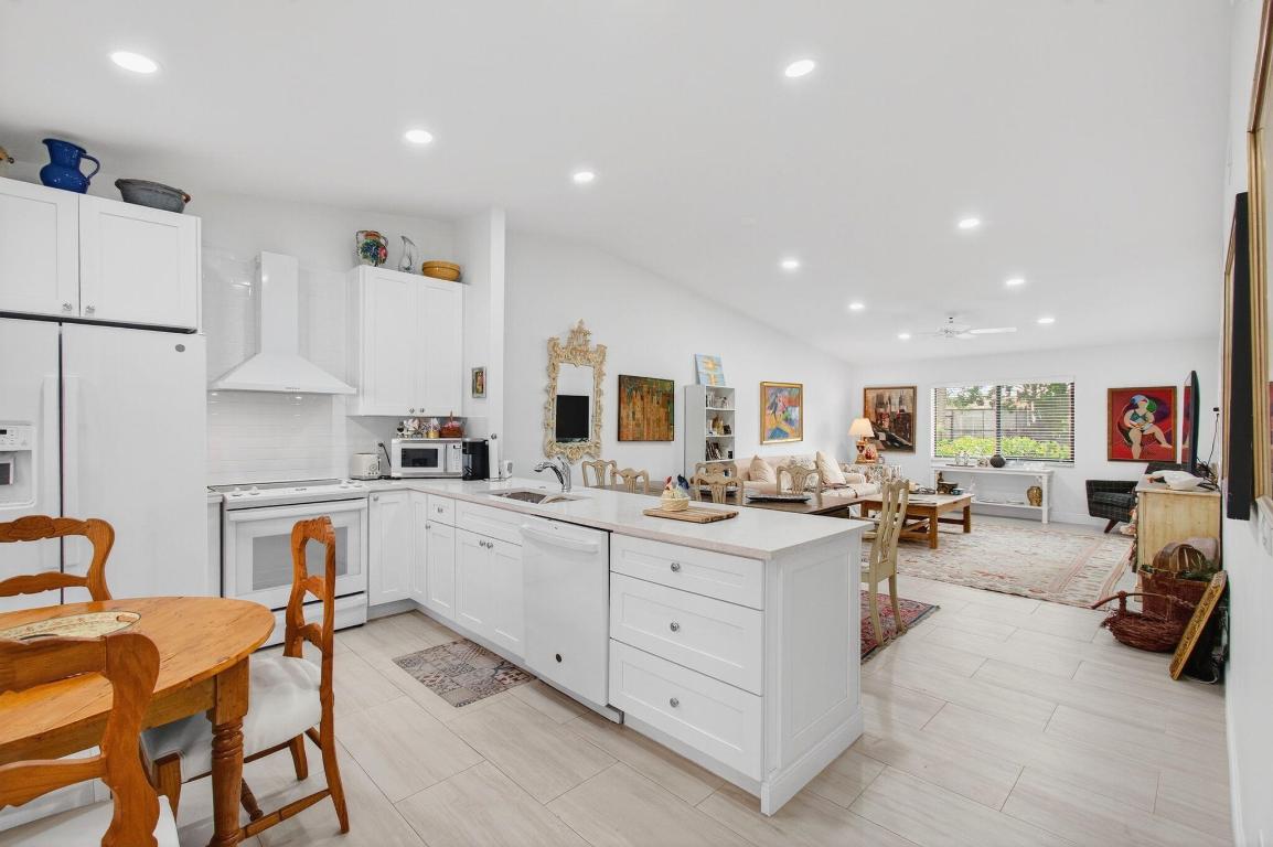 HUNTINGTON POINTE - Residential