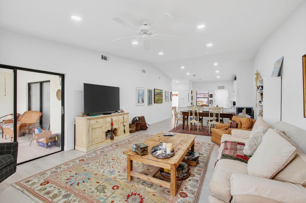 HUNTINGTON POINTE - Residential