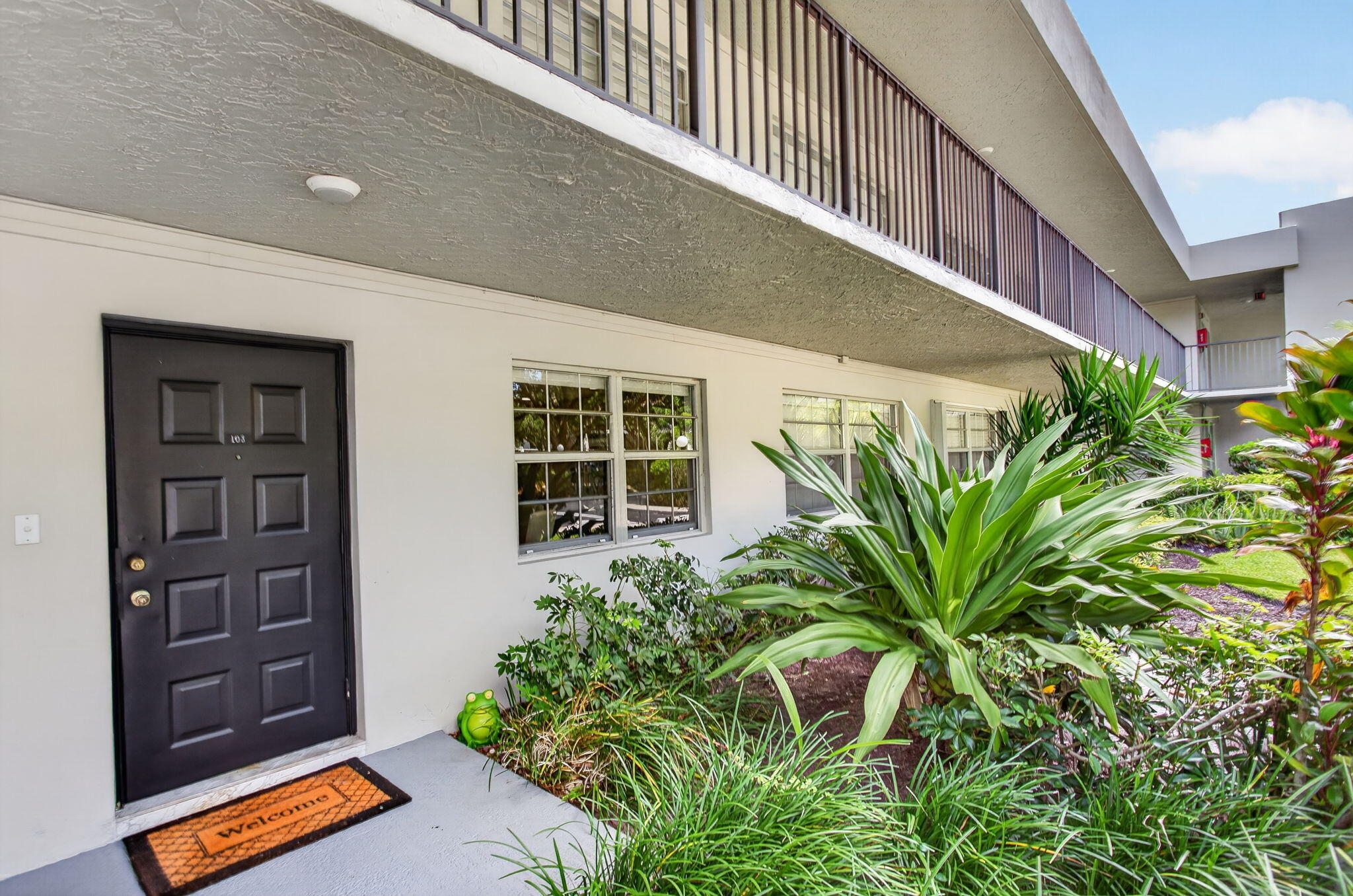 901 W Cypress Lane 103