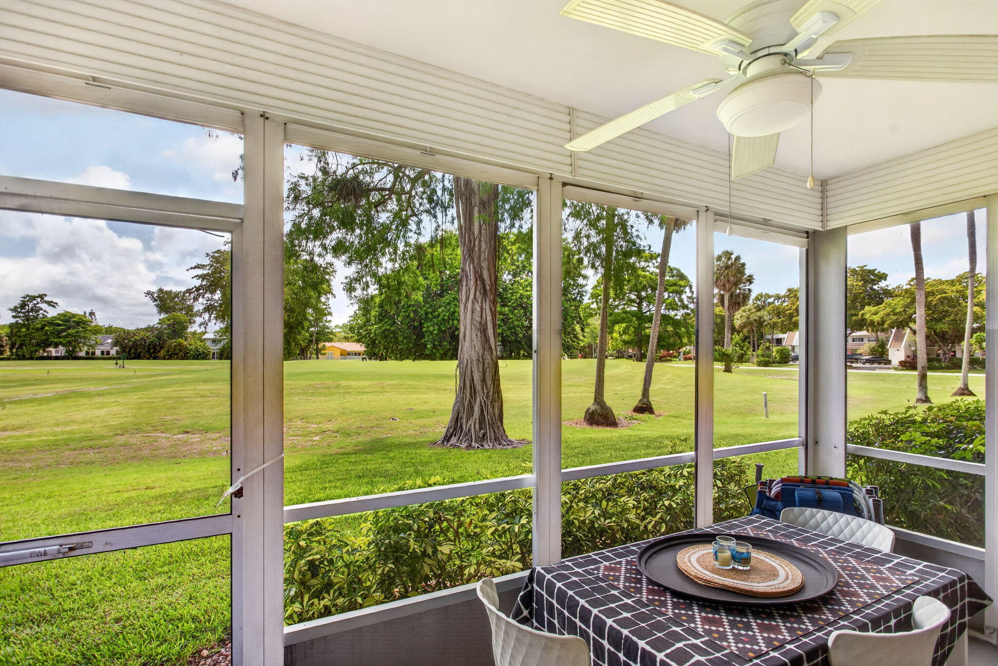 NO 87 PALM-AIRE COUNTRY CLUB - Residential