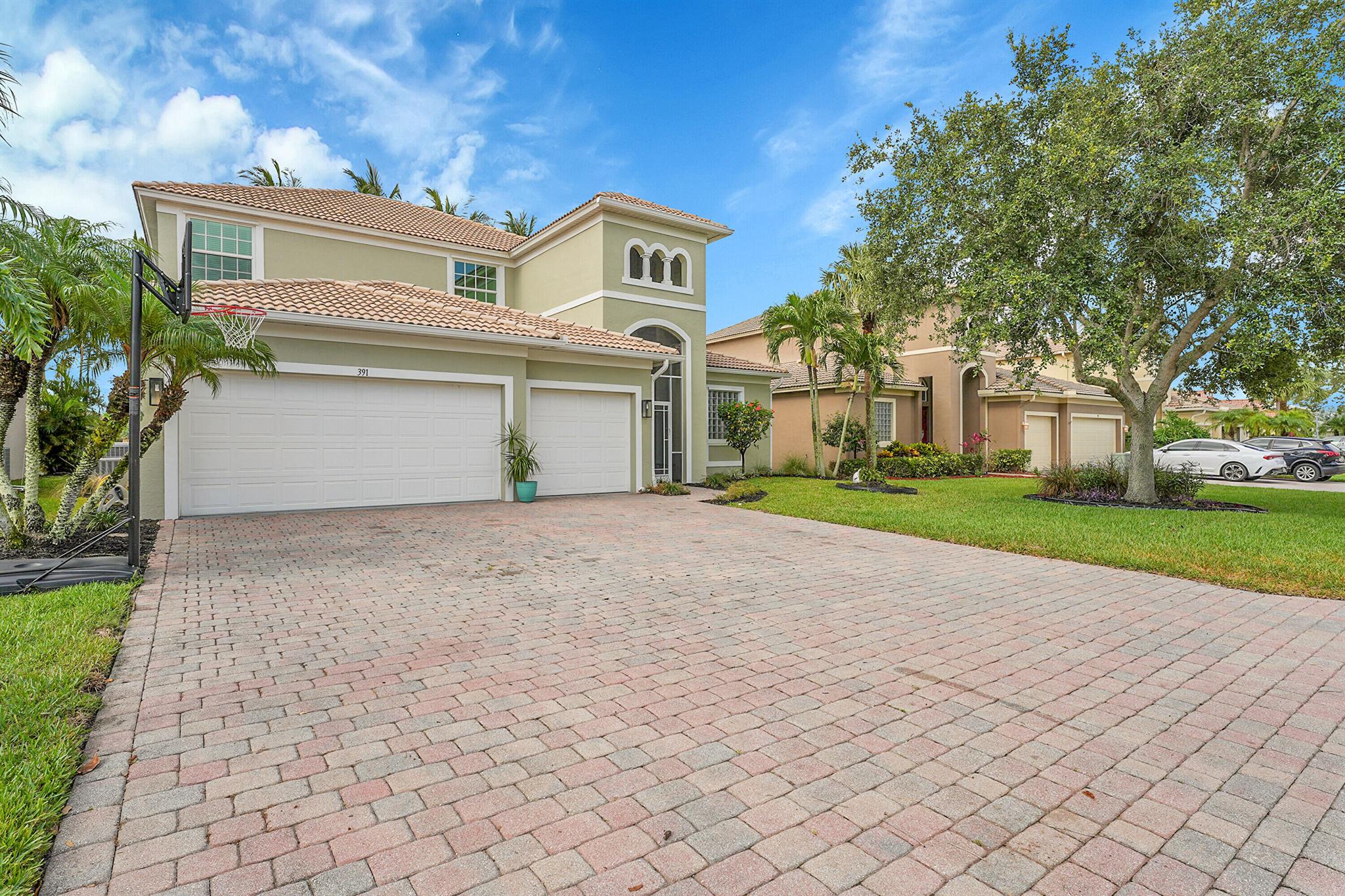 391 NW Sheffield Circle