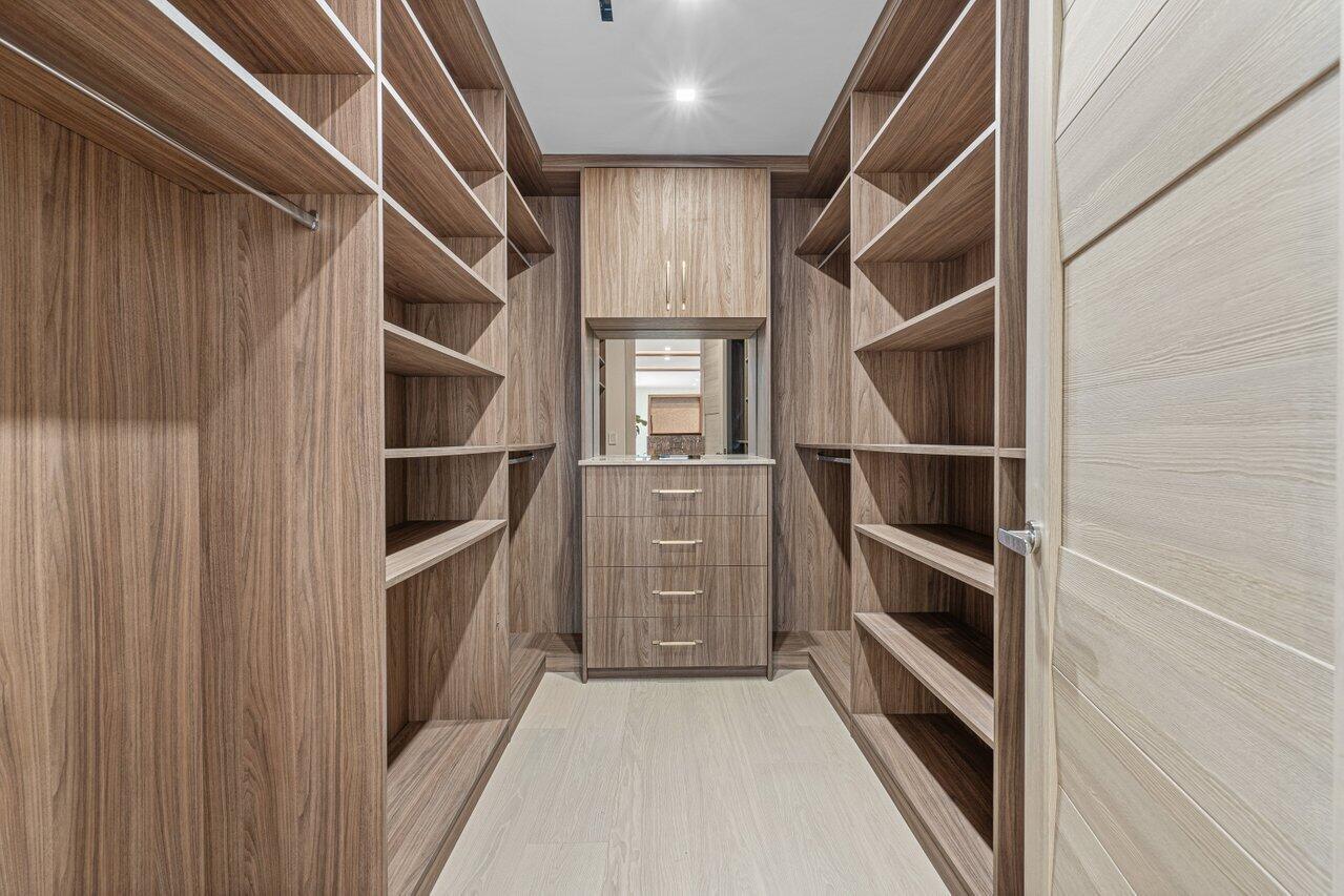 ROYAL PALM YACHT & COUNTR - Residential