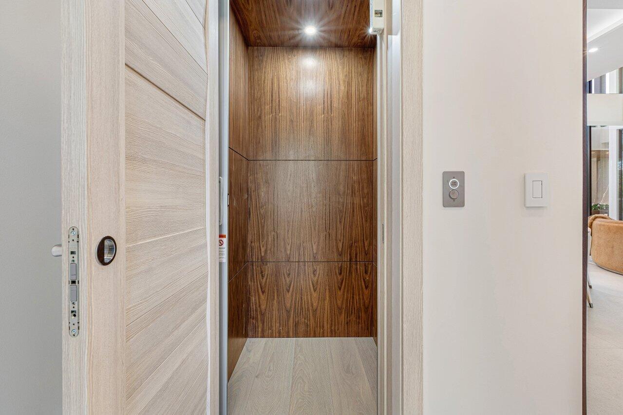 ROYAL PALM YACHT & COUNTR - Residential