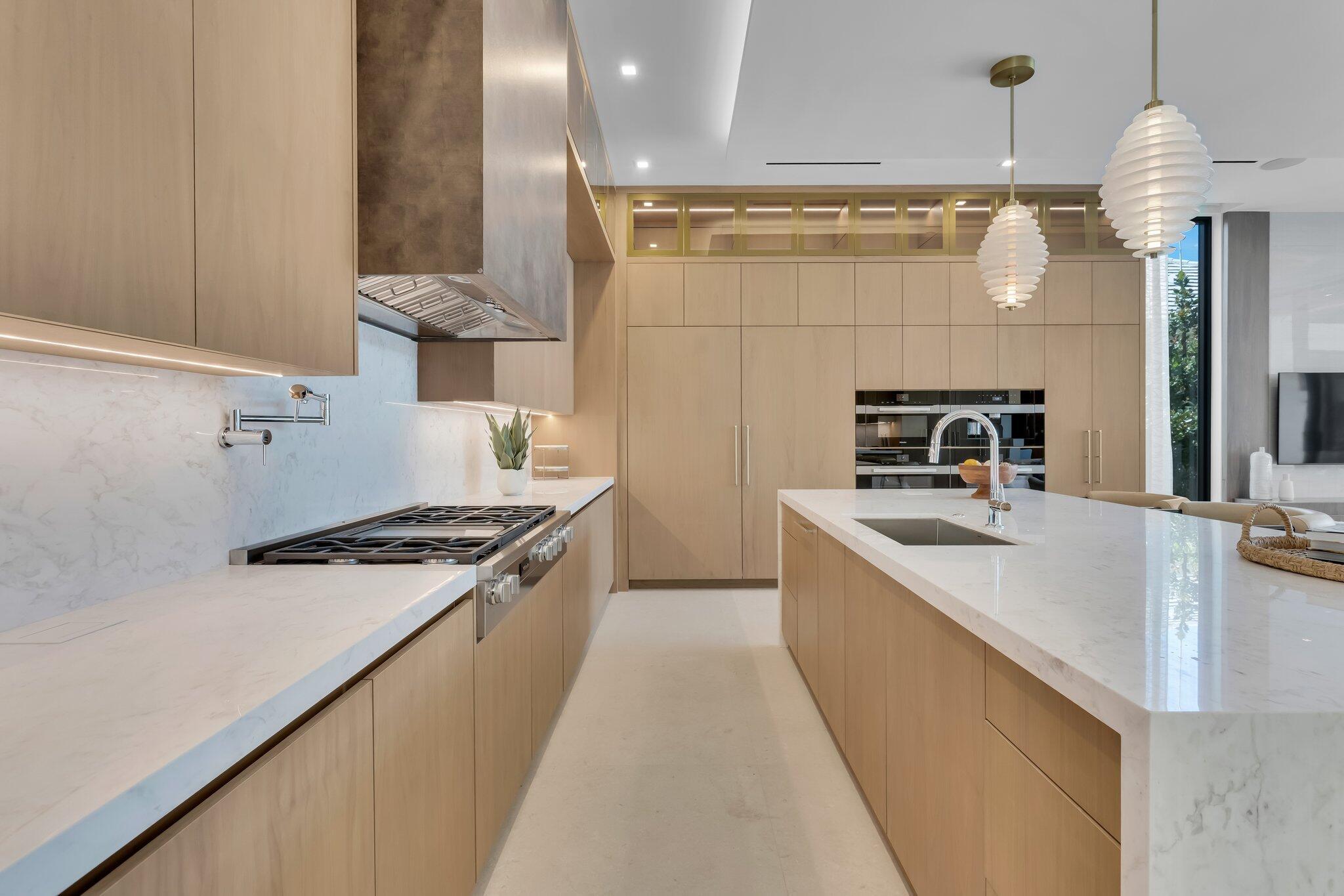 ROYAL PALM YACHT & COUNTR - Residential