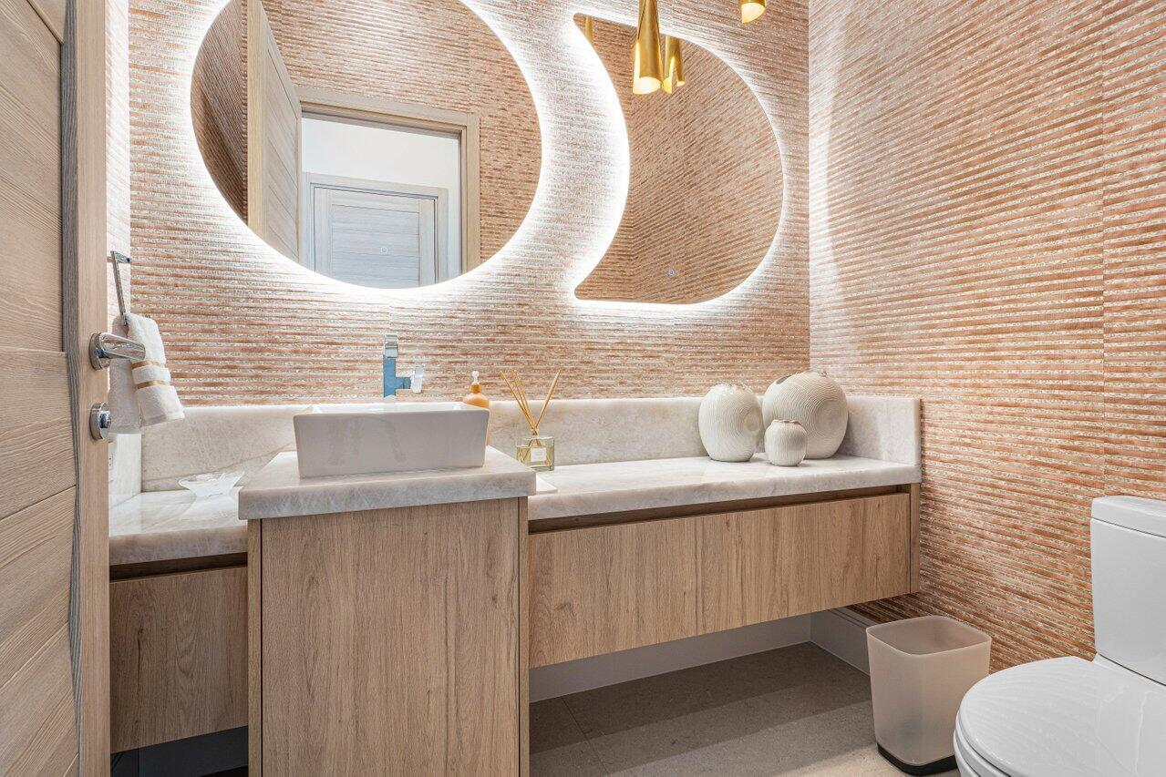 ROYAL PALM YACHT & COUNTR - Residential