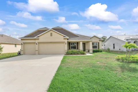 2132 SW Vista Road, Port St Lucie, FL MLS: R11085578