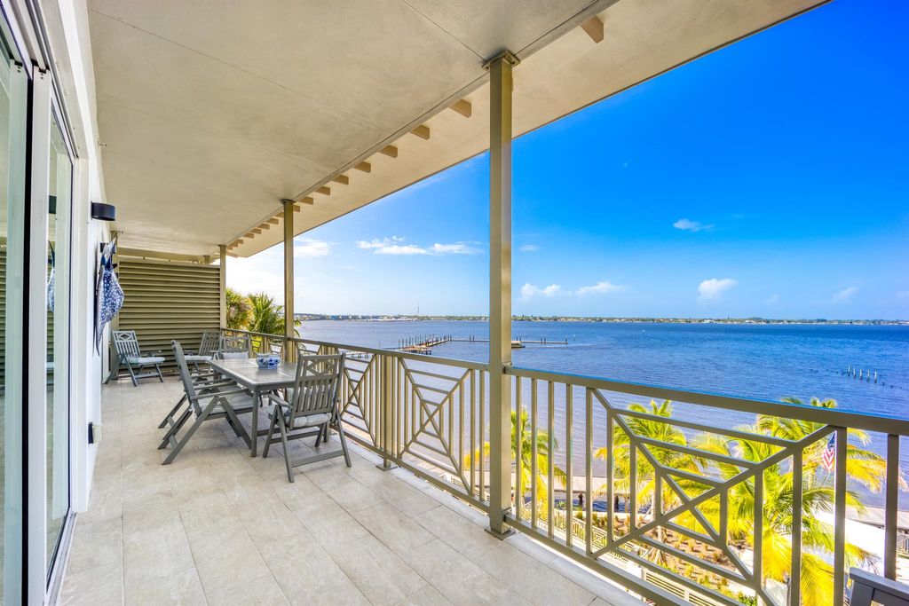 Photo of 41 SW Seminole Street #402, Stuart, FL 34994 (MLS # R11100106)