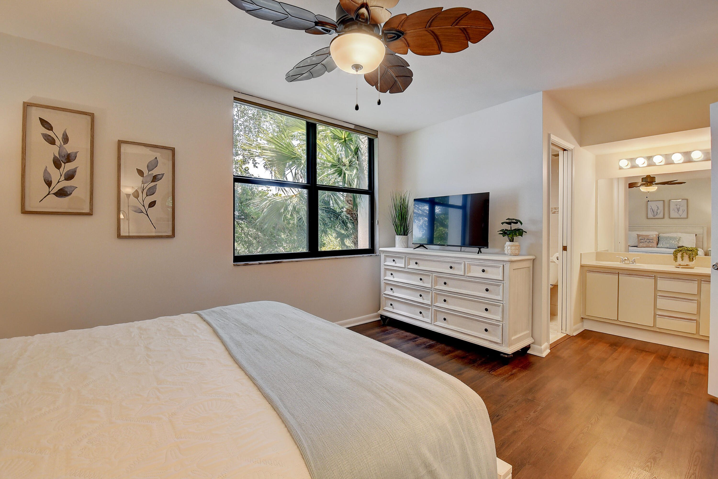 LAKESIDE CONDO - Residential Lease