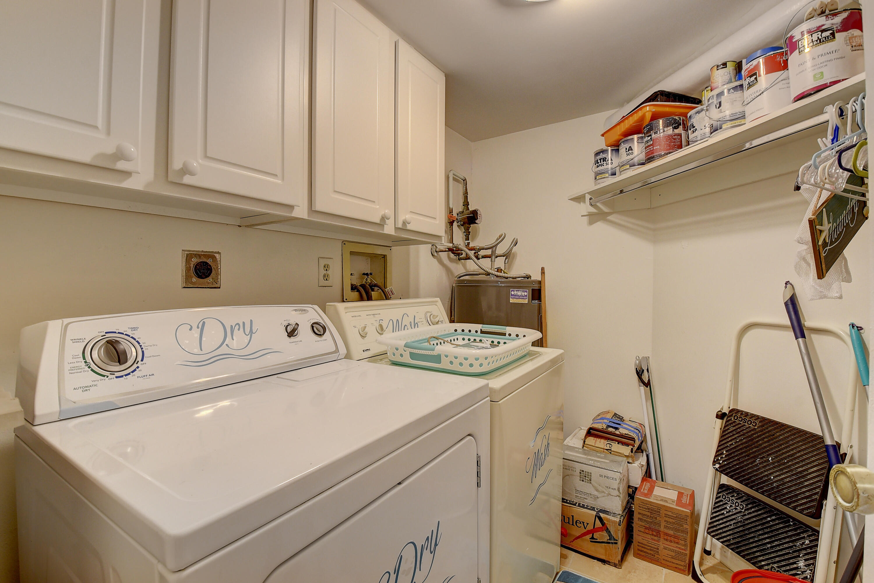 LAKESIDE CONDO - Residential Lease