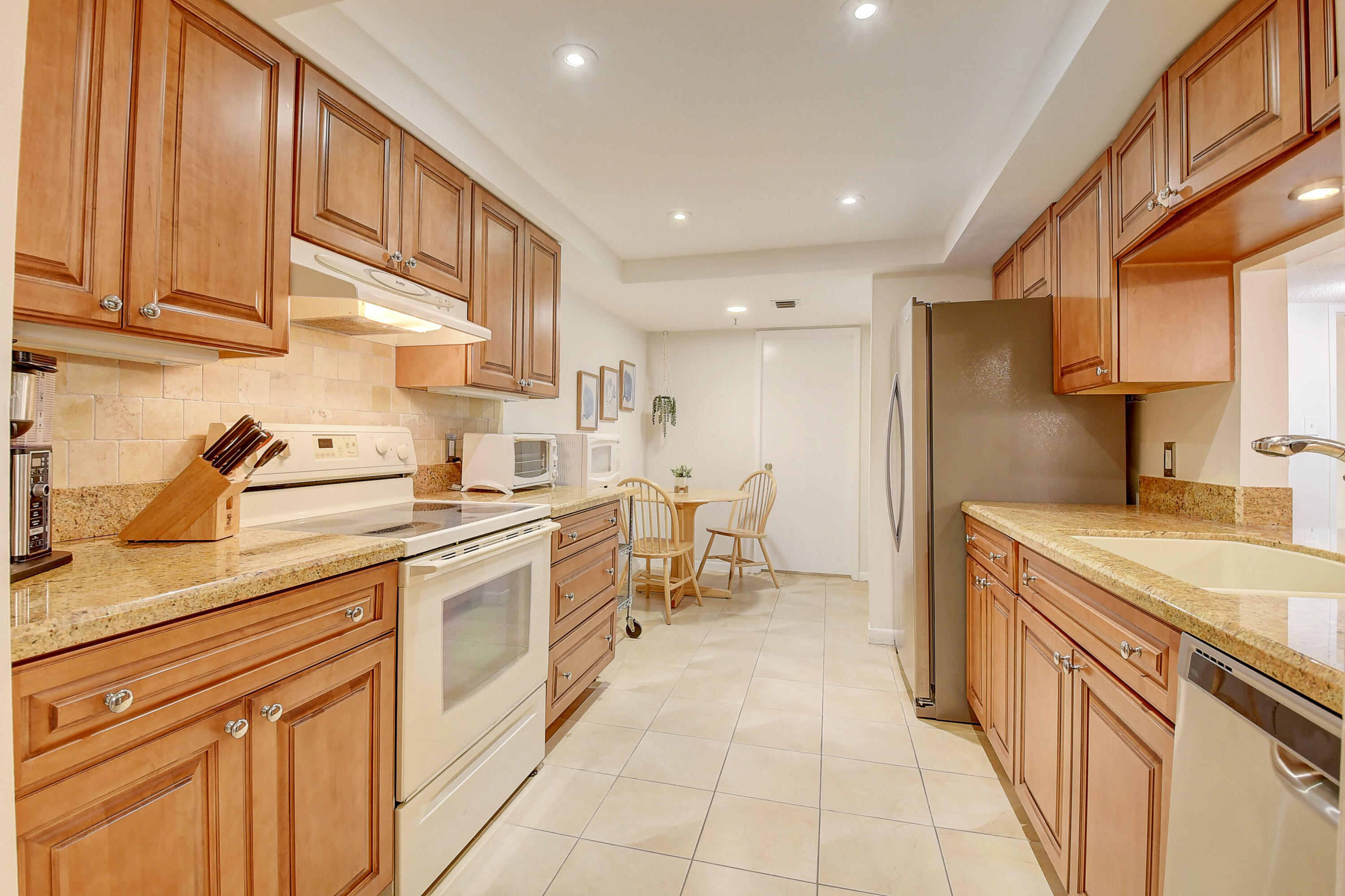 LAKESIDE CONDO - Residential Lease