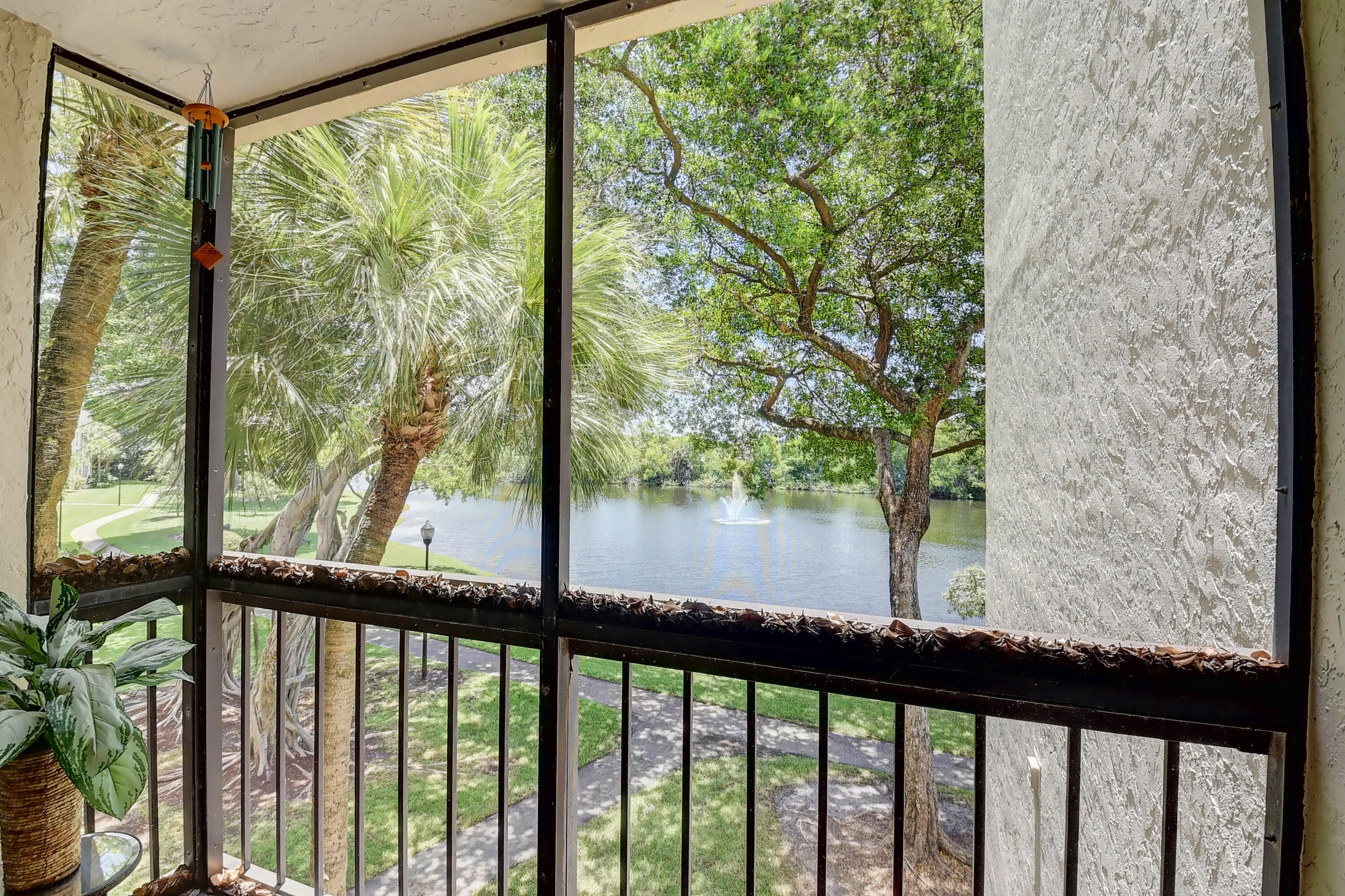 LAKESIDE CONDO - Residential Lease