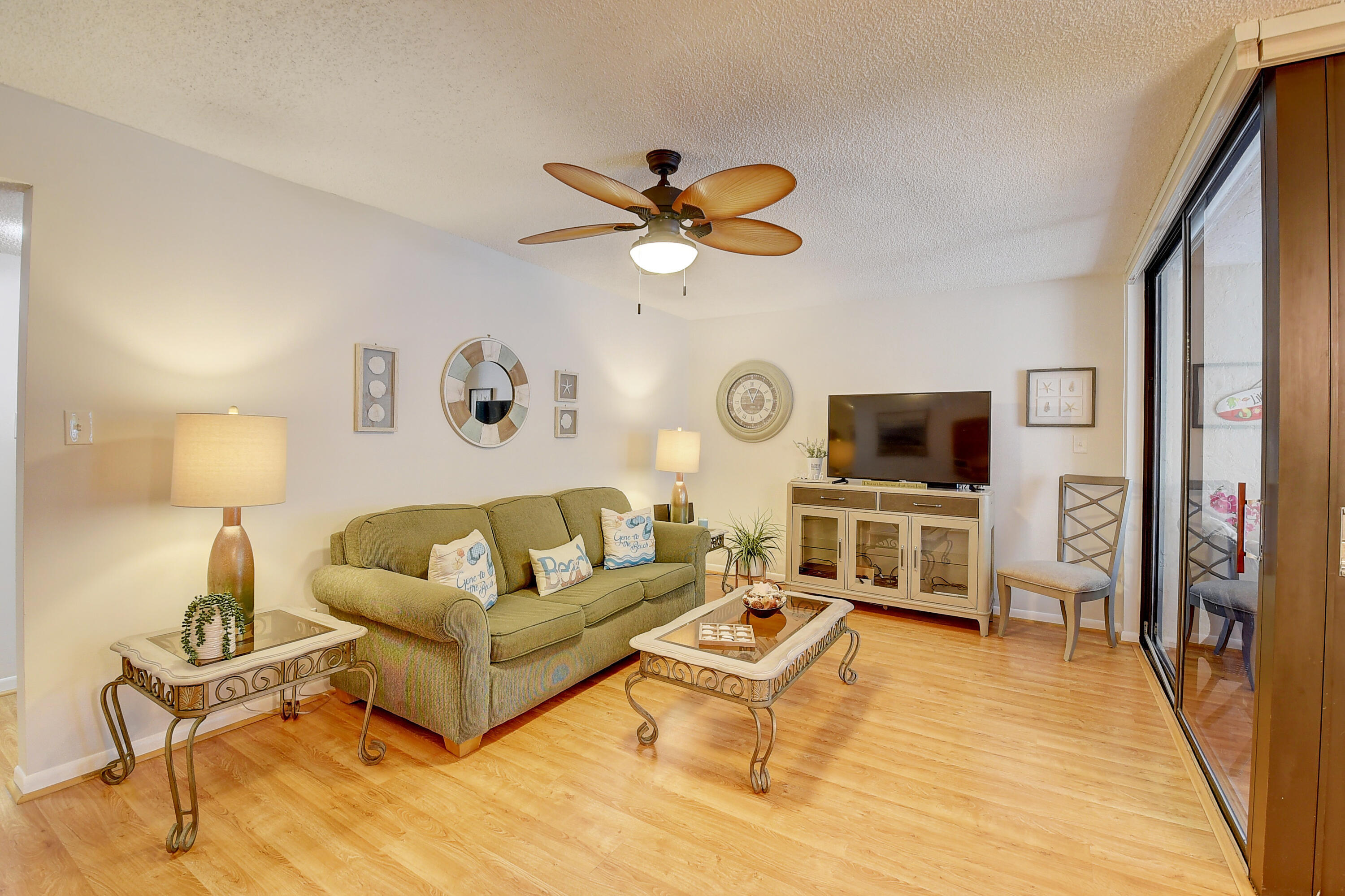 LAKESIDE CONDO - Residential Lease