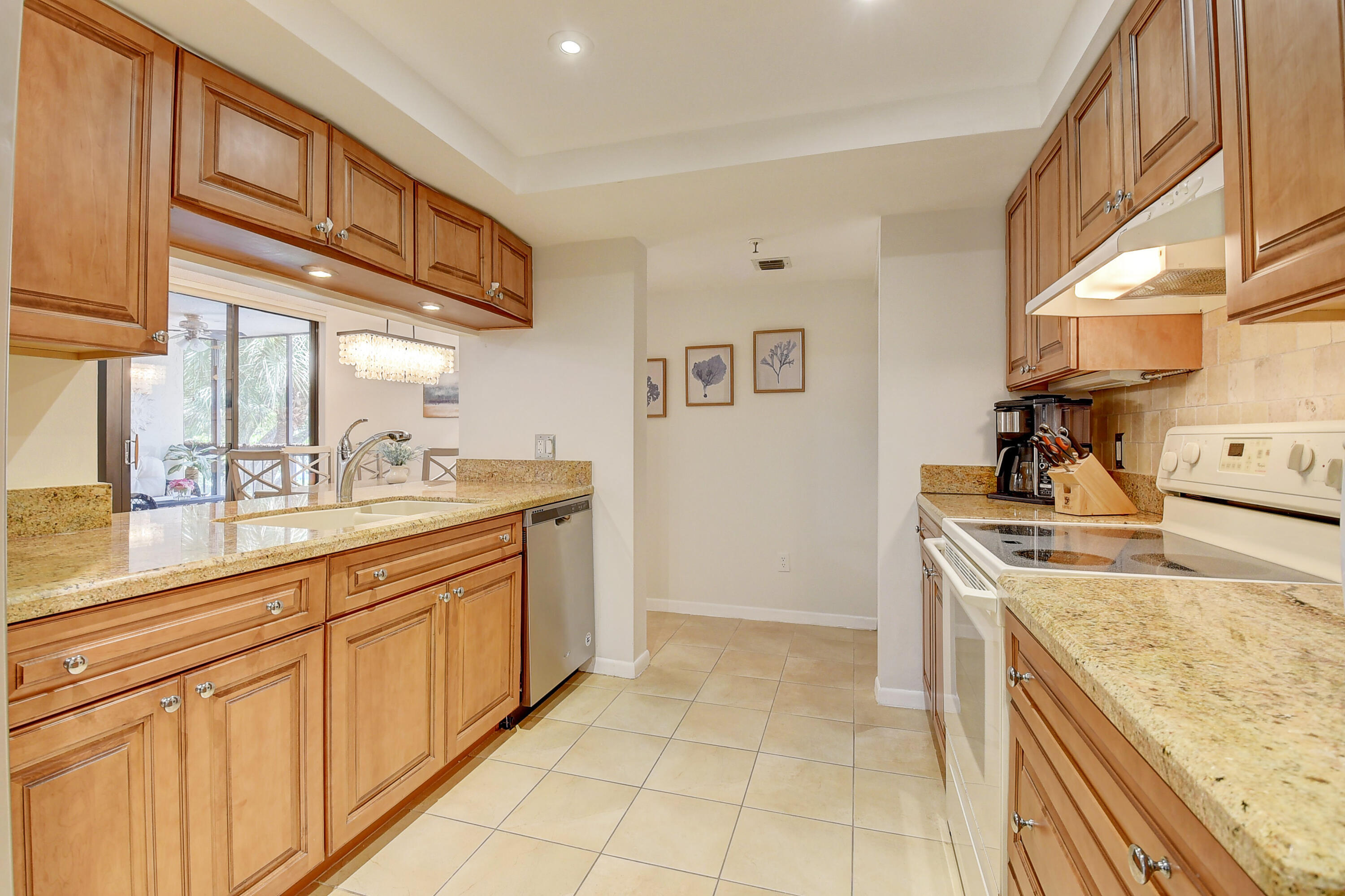 LAKESIDE CONDO - Residential Lease