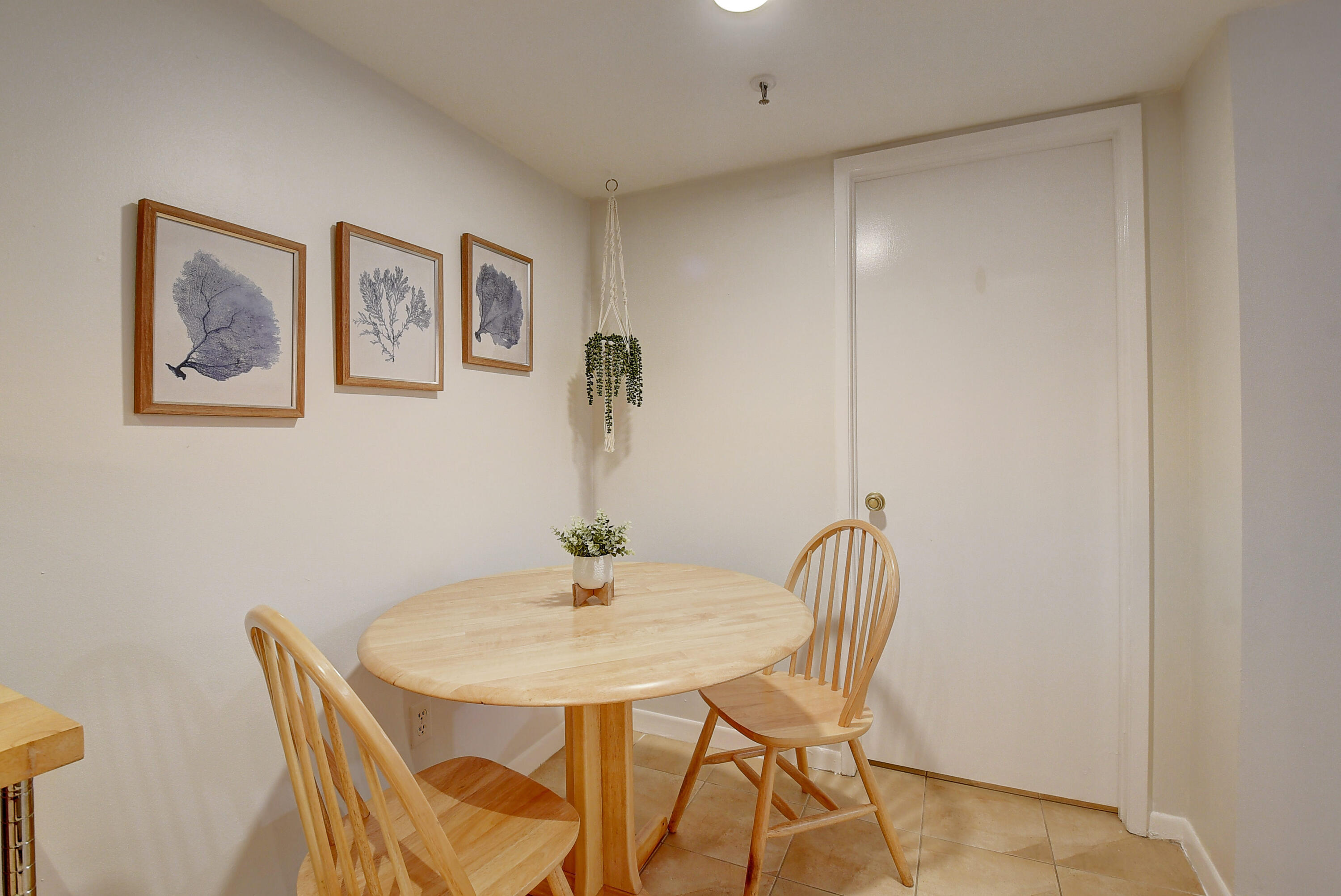 LAKESIDE CONDO - Residential Lease