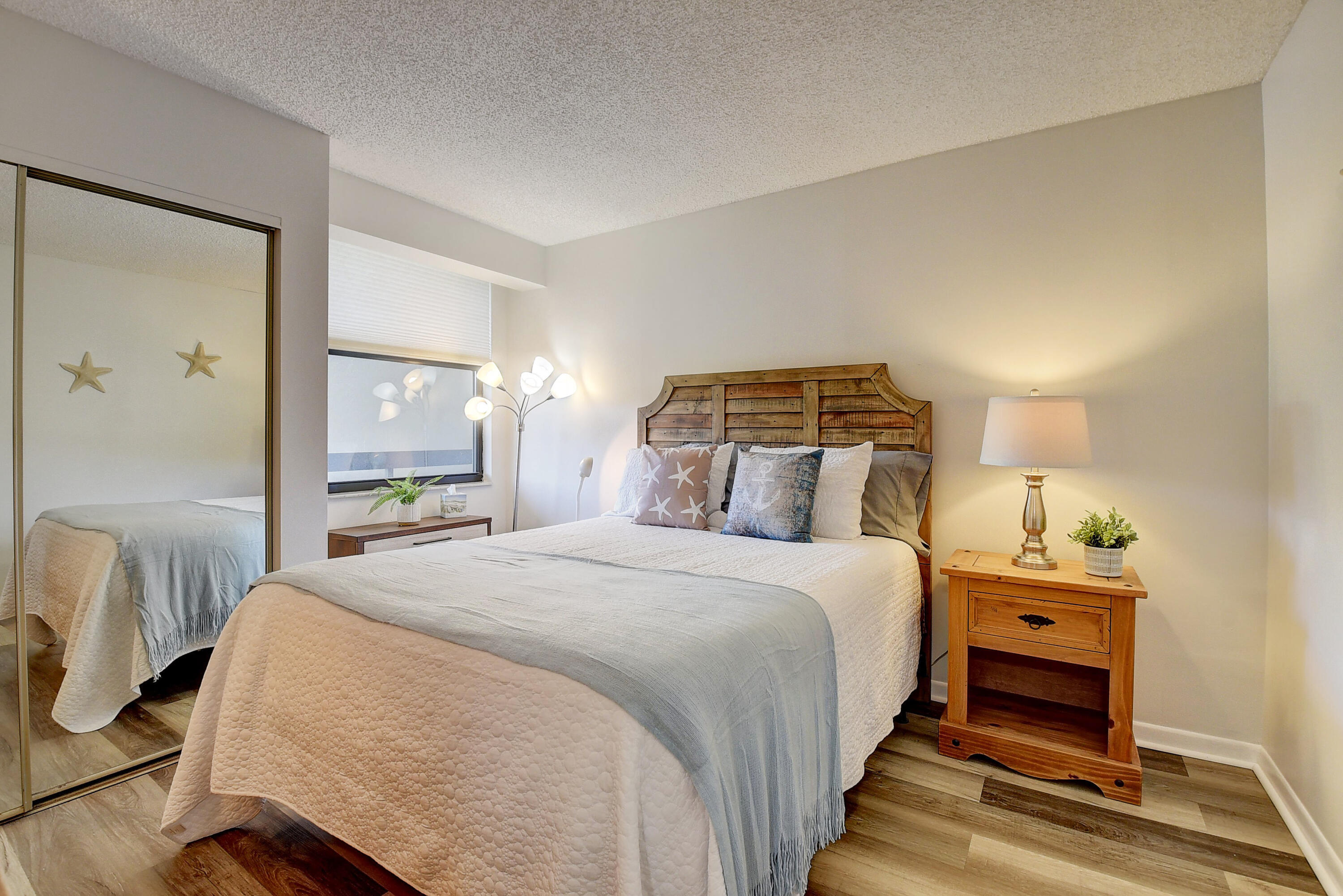 LAKESIDE CONDO - Residential Lease