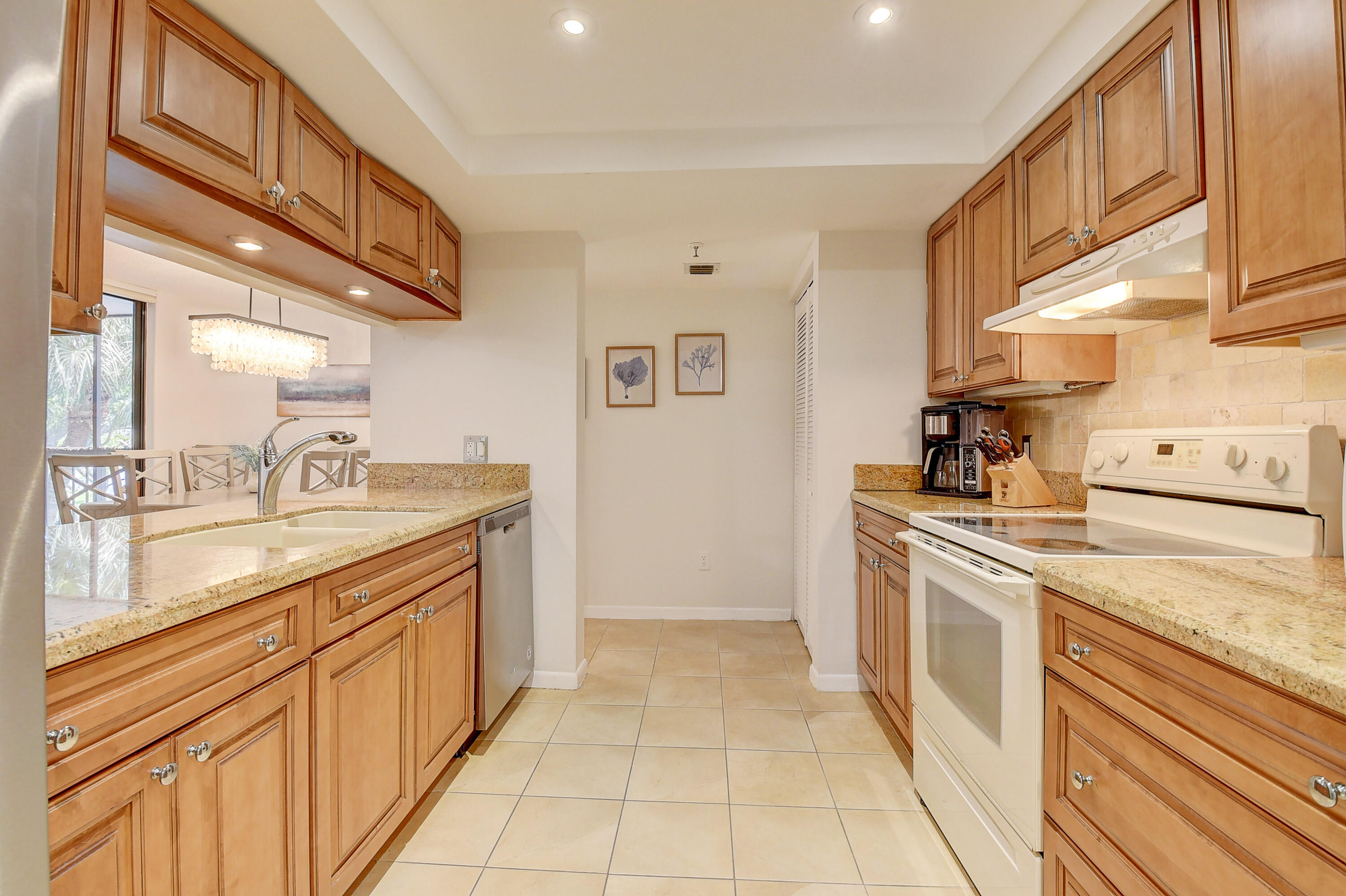 LAKESIDE CONDO - Residential Lease