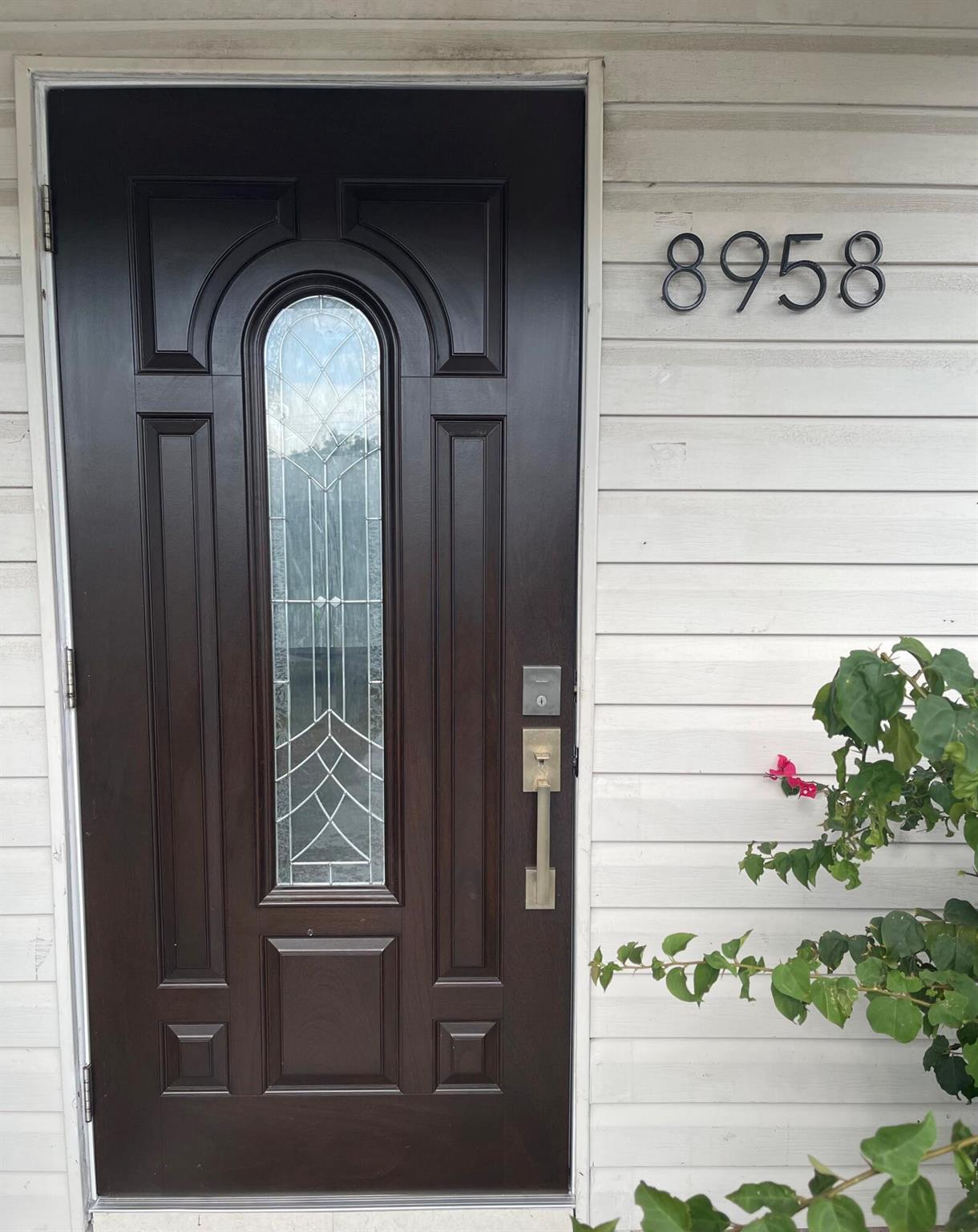 Clean and Move in Ready 2 Bedroom 2 Bathroom Duplex Unit Available for Rent! Screened Porch with a private fenced backyard. Newly Painted. All appliances almost brand new. Close to beaches and major shopping centers. No Pets.
