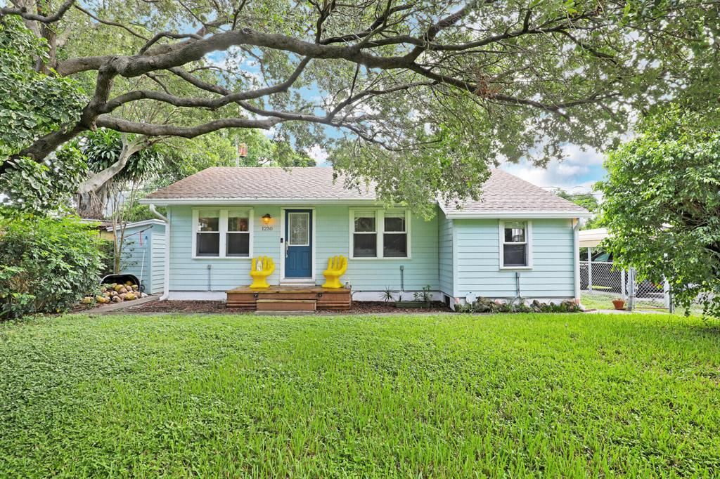 Photo of 1230 S M Street St, Lake Worth Beach, FL 33460 (MLS # R10747816)