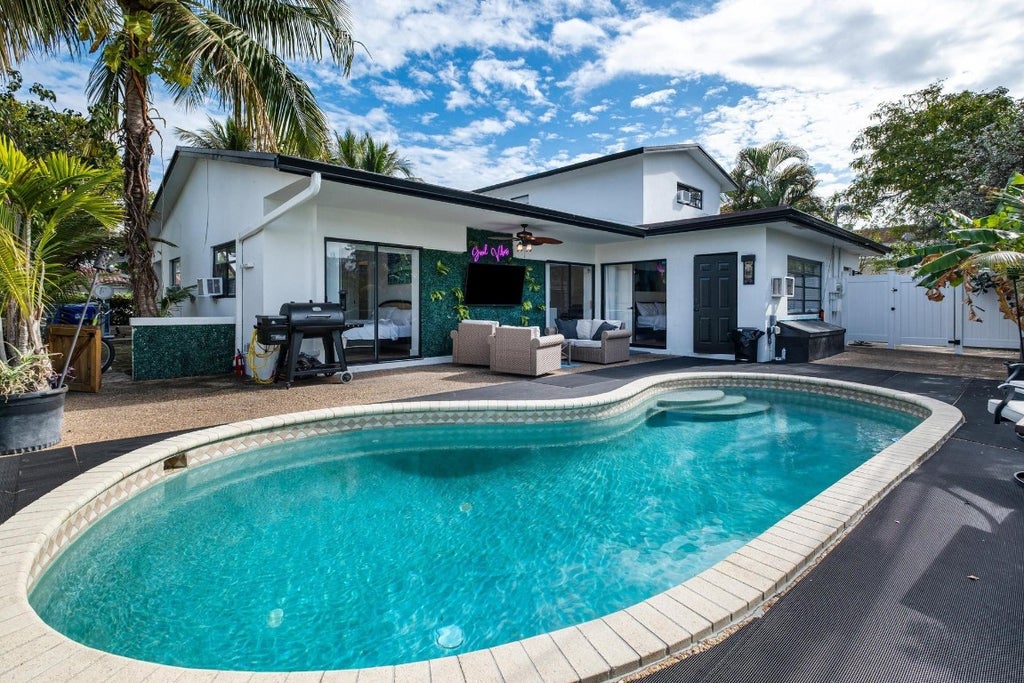 Photo of 1551 SE 23rd Avenue, Pompano Beach, FL 33062 (MLS # F10545634)