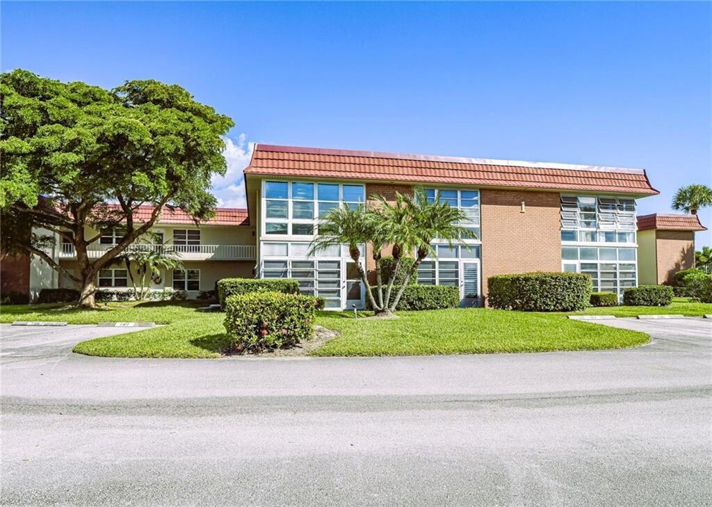 VISTA ROYALE PHASE IV BLDGS 83-111 - Residential