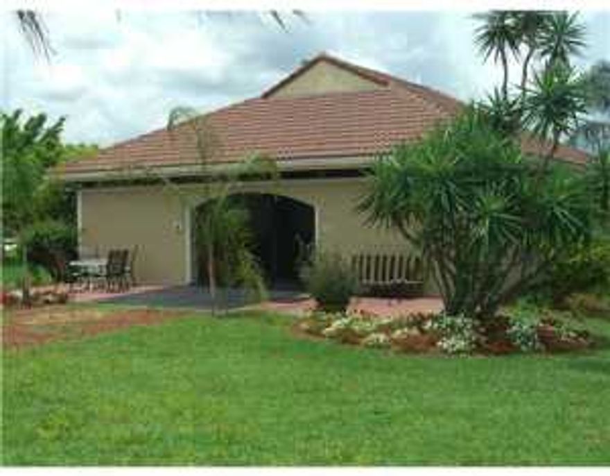 Location, location, location, saddle Trail Park!  6 stall center aisle Barn Short7 min. Hack to horseshow, Professional Barn, lots of paddocks, 3 acres, irrigated sand arena, on Bridle Trail jumps, can park a large horse trailer.  4 month rental, longer stay can be arranged.