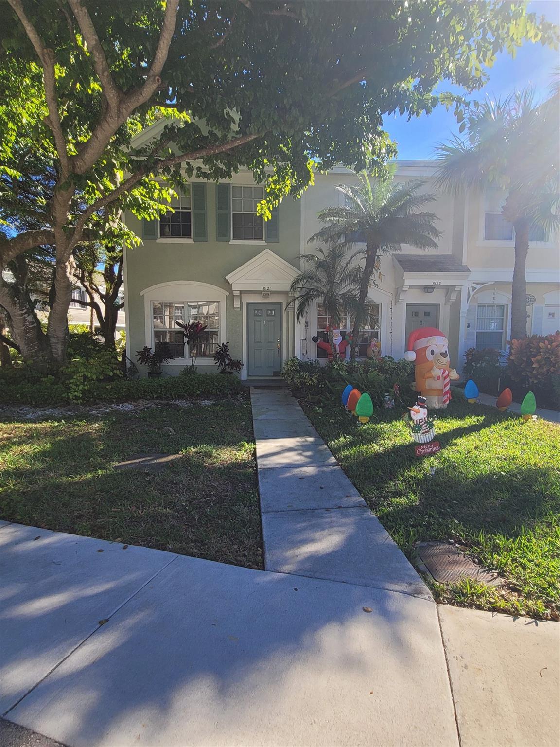 8121 San Carlos Cir 8121