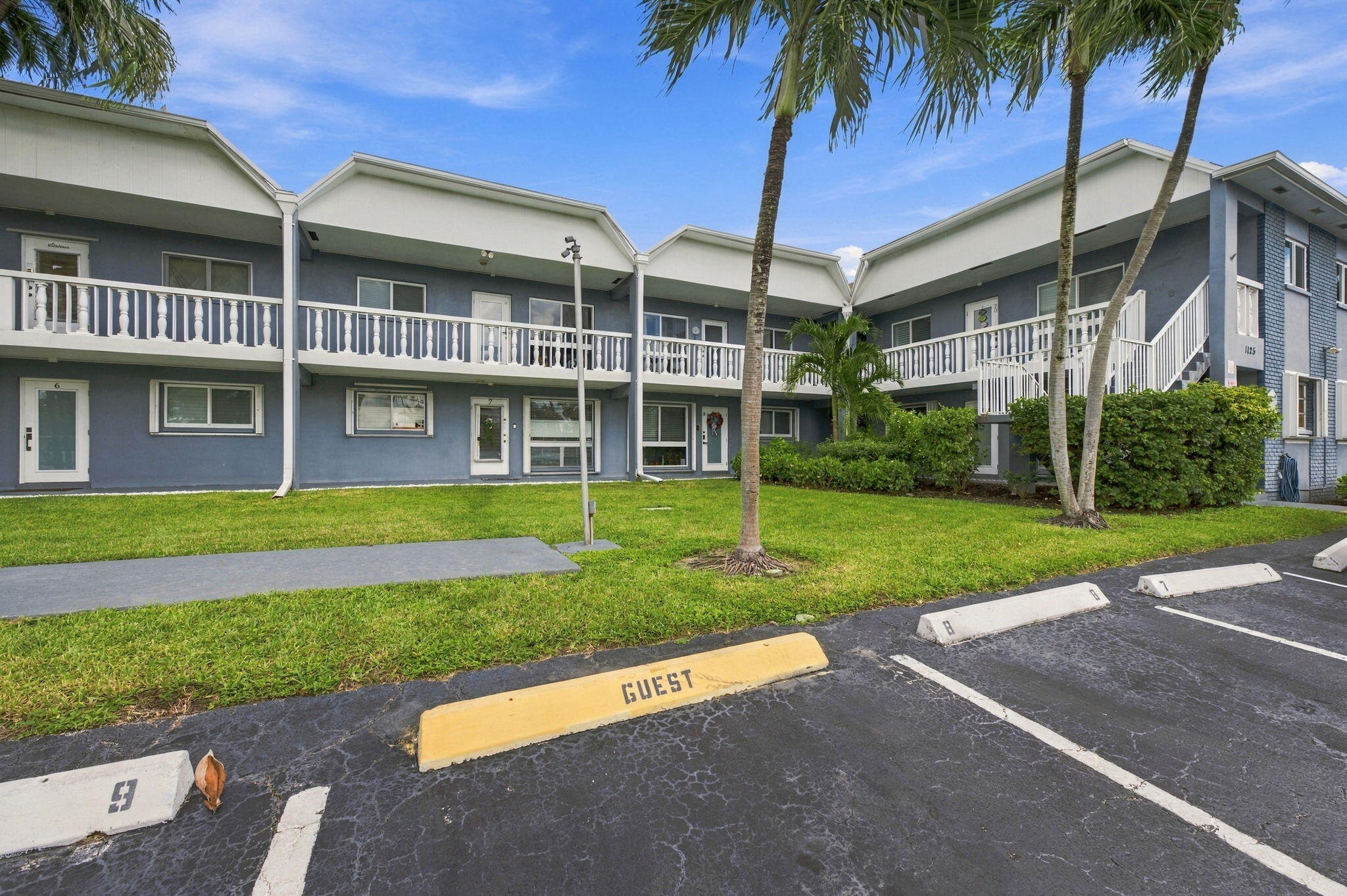 1125 NW 30TH Court 9, Wilton Manors, FL, 33311/$175,000 4 1125 NW 30TH Court 9