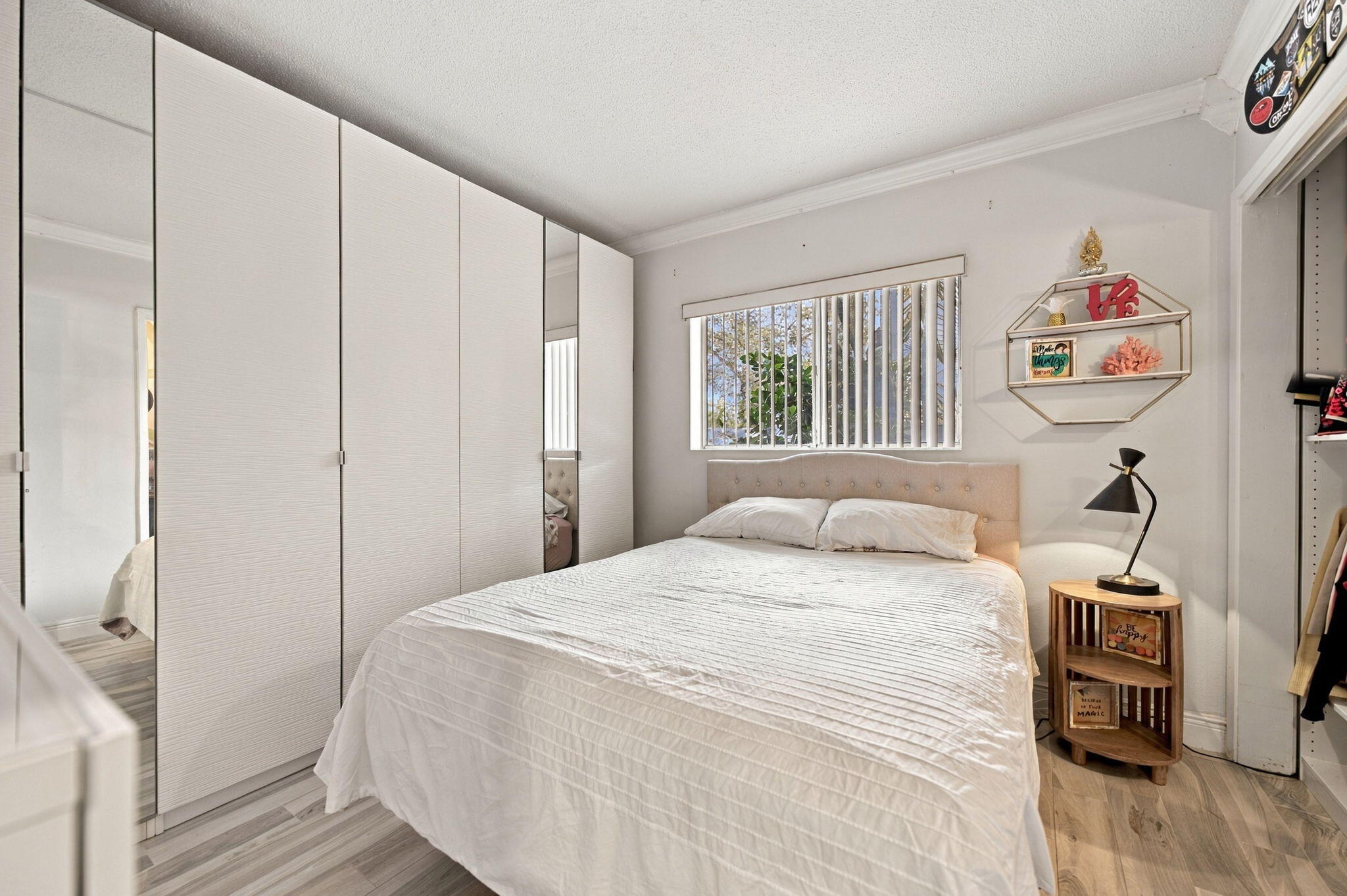 1125 NW 30TH Court 9, Wilton Manors, FL, 33311/$175,000 2 1125 NW 30TH Court 9